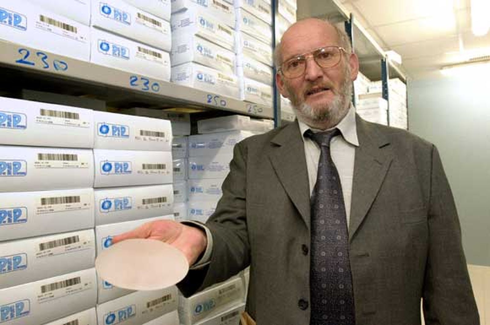 Encarcelan al fabricante de los implantes mamarios PIP