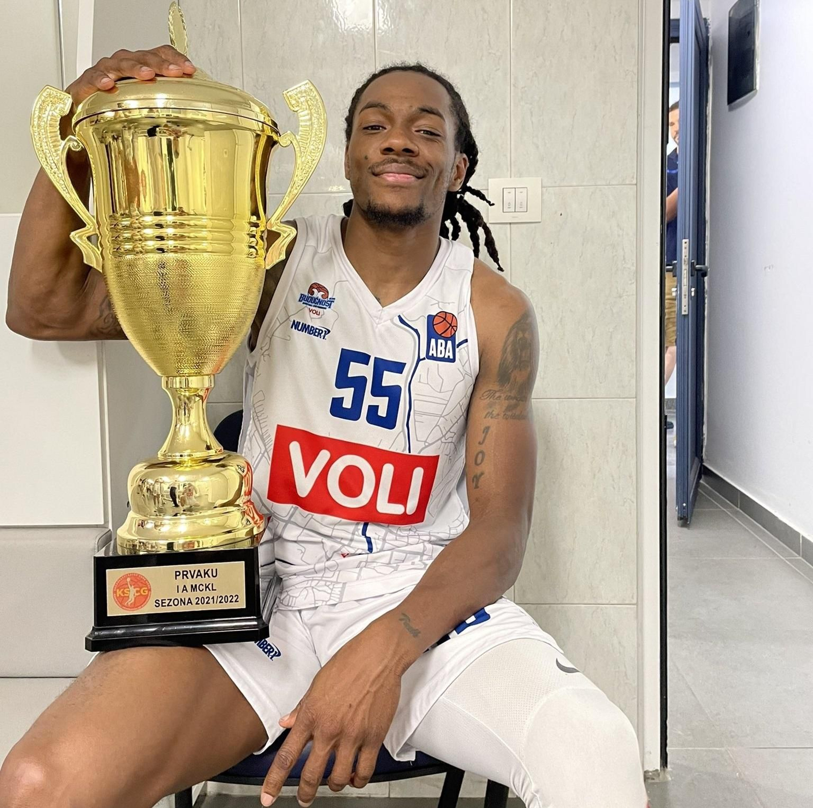Kendrick Perry, tras ganar la Liga con el Buducnost. Kendrick Perry, tras ganar la Liga con el Buducnost.