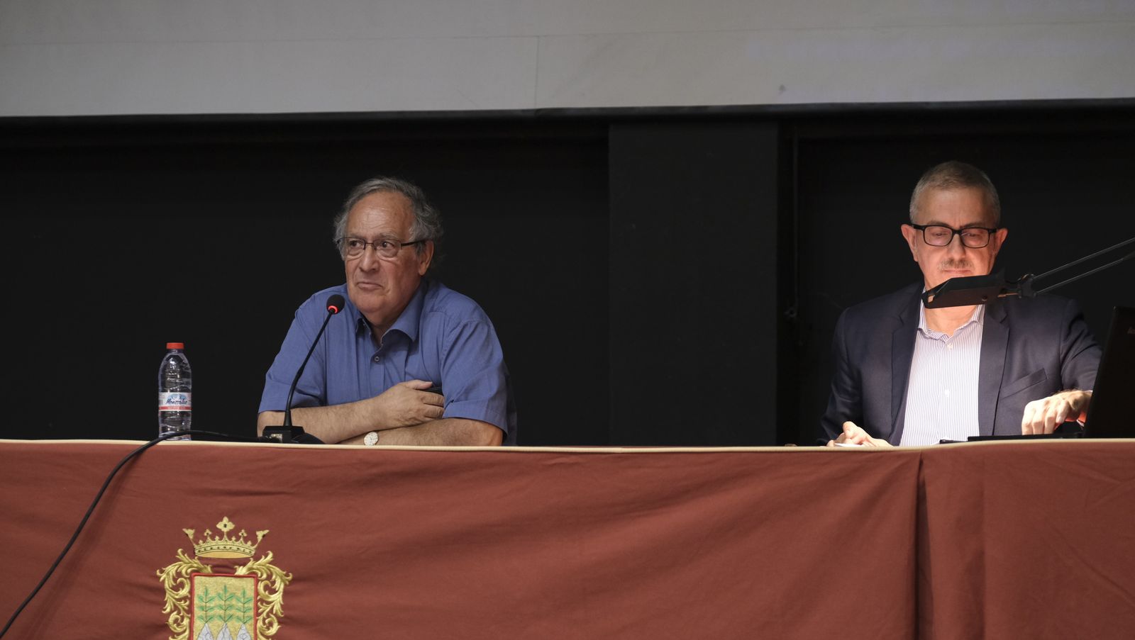 Gaetano Sabatini (derecha) durante la conferencia.