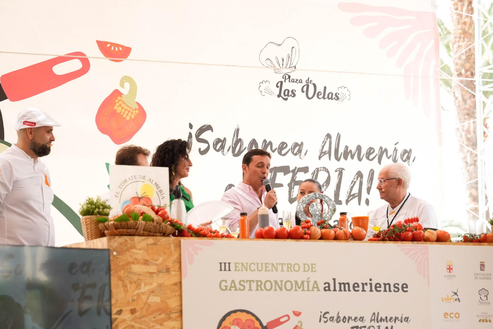 La Cofradía del Tomate y la semifinal del concurso gastronómico de la Feria de Almería, en imágenes