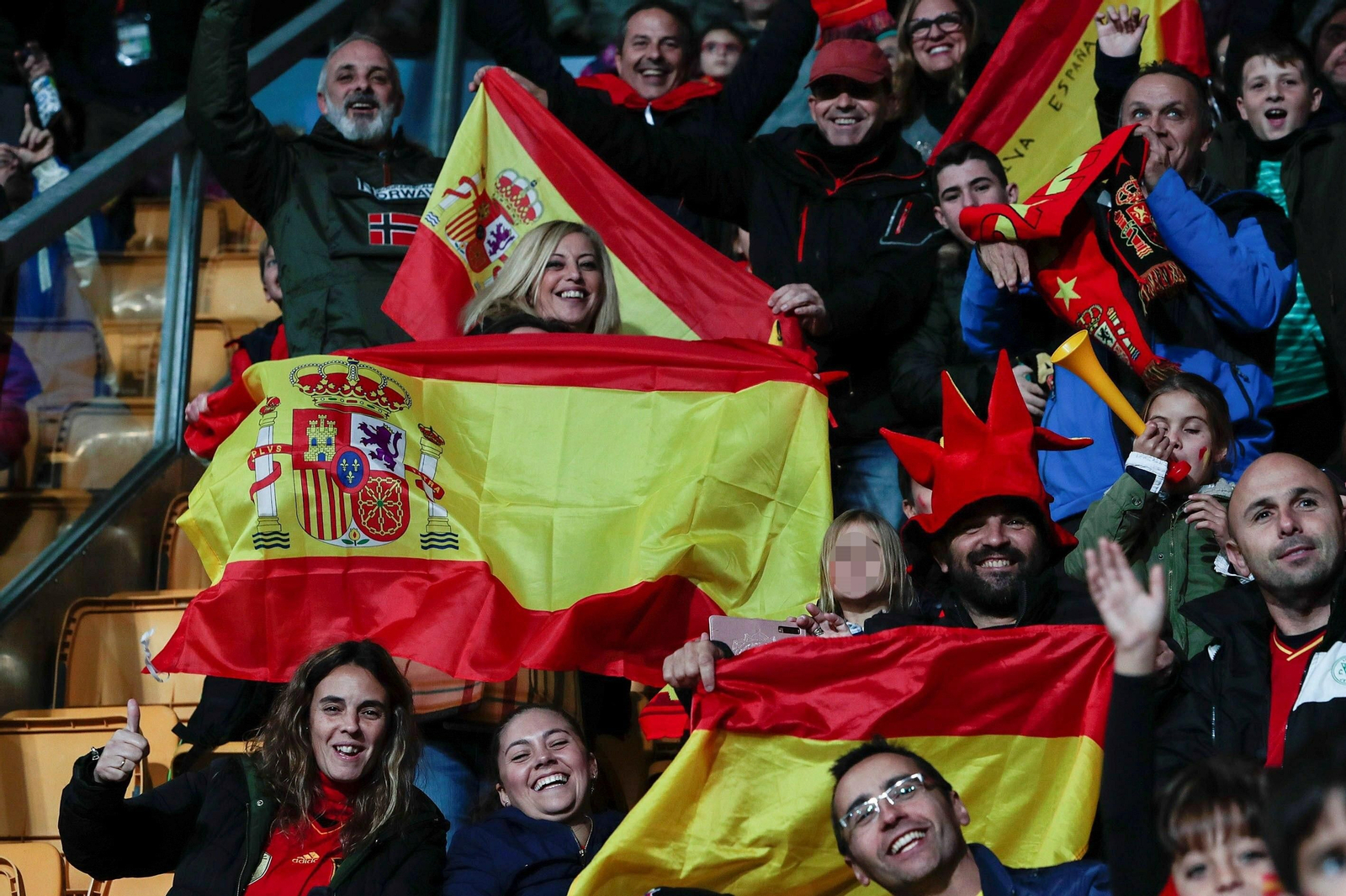 Los gaditanos disfrutaron de lo lindo en el Carranza con la selección española.