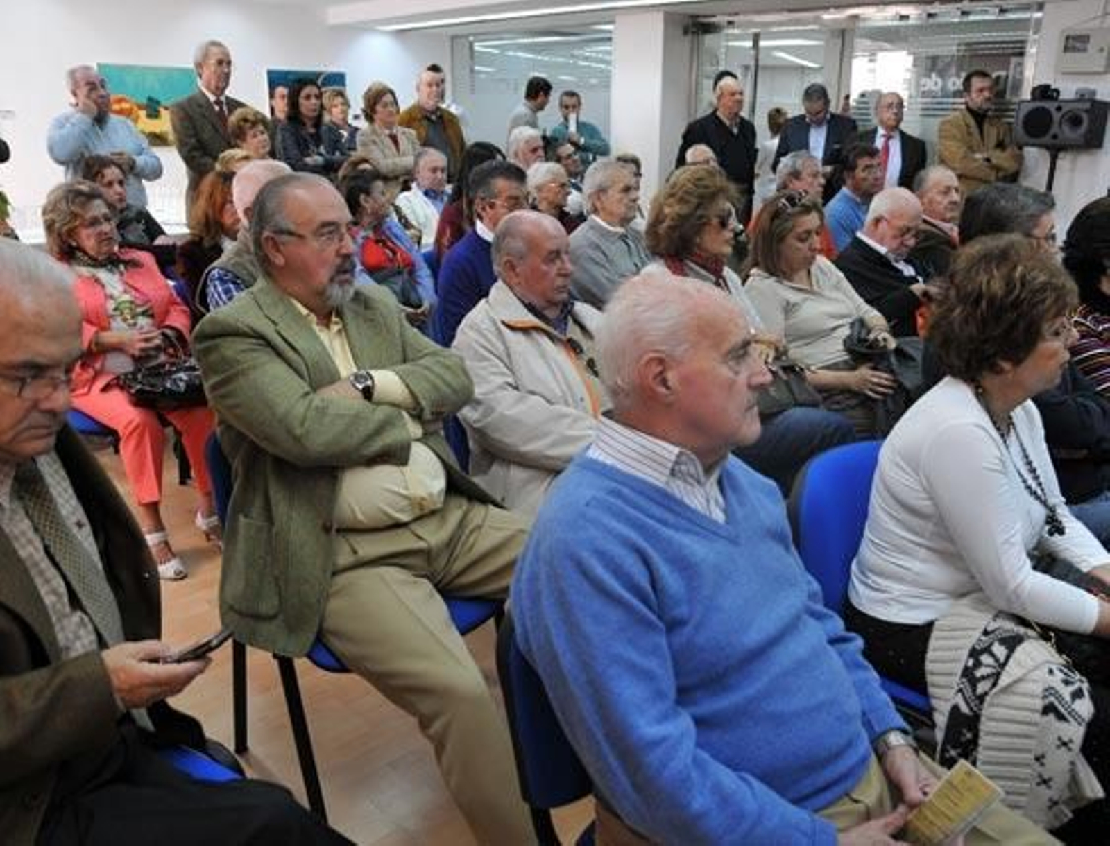 La concurrida sala de ‘ArteaDiario’, ayer. 

Foto: Manuel Aranda