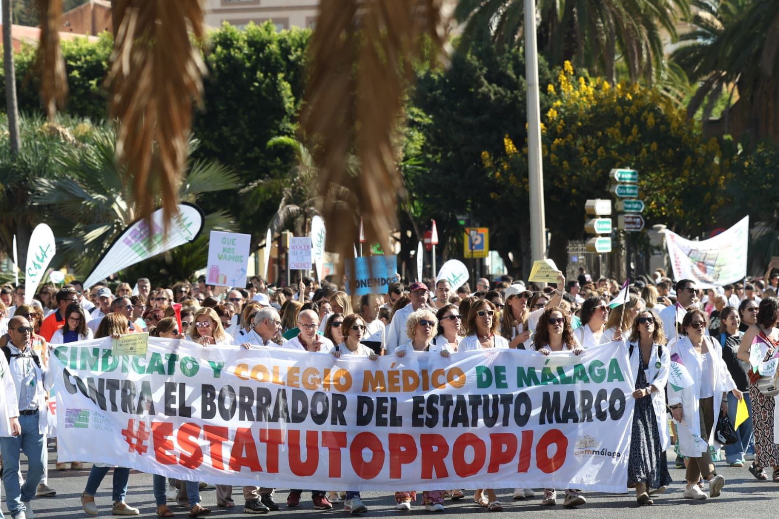 La huelga de médicos en Málaga, en imágenes