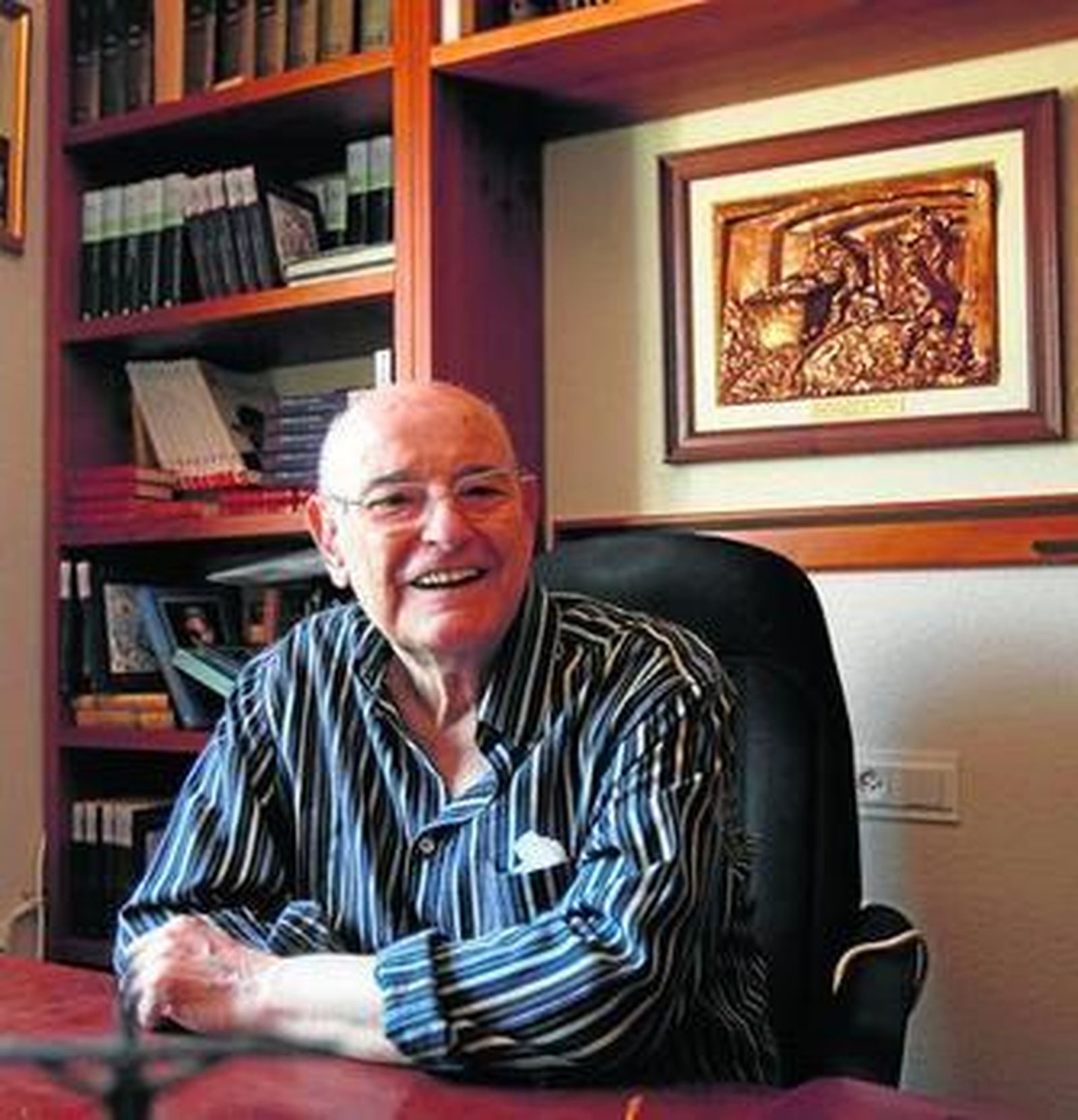 Rufino González, cónsul de Nerva, en su casa de Sevilla Este.