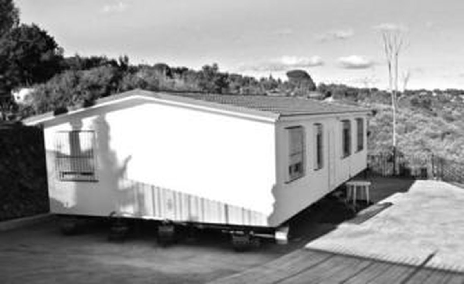 Casa portátil instalada en el mismo lugar donde se derribó una vivienda sin licencia.