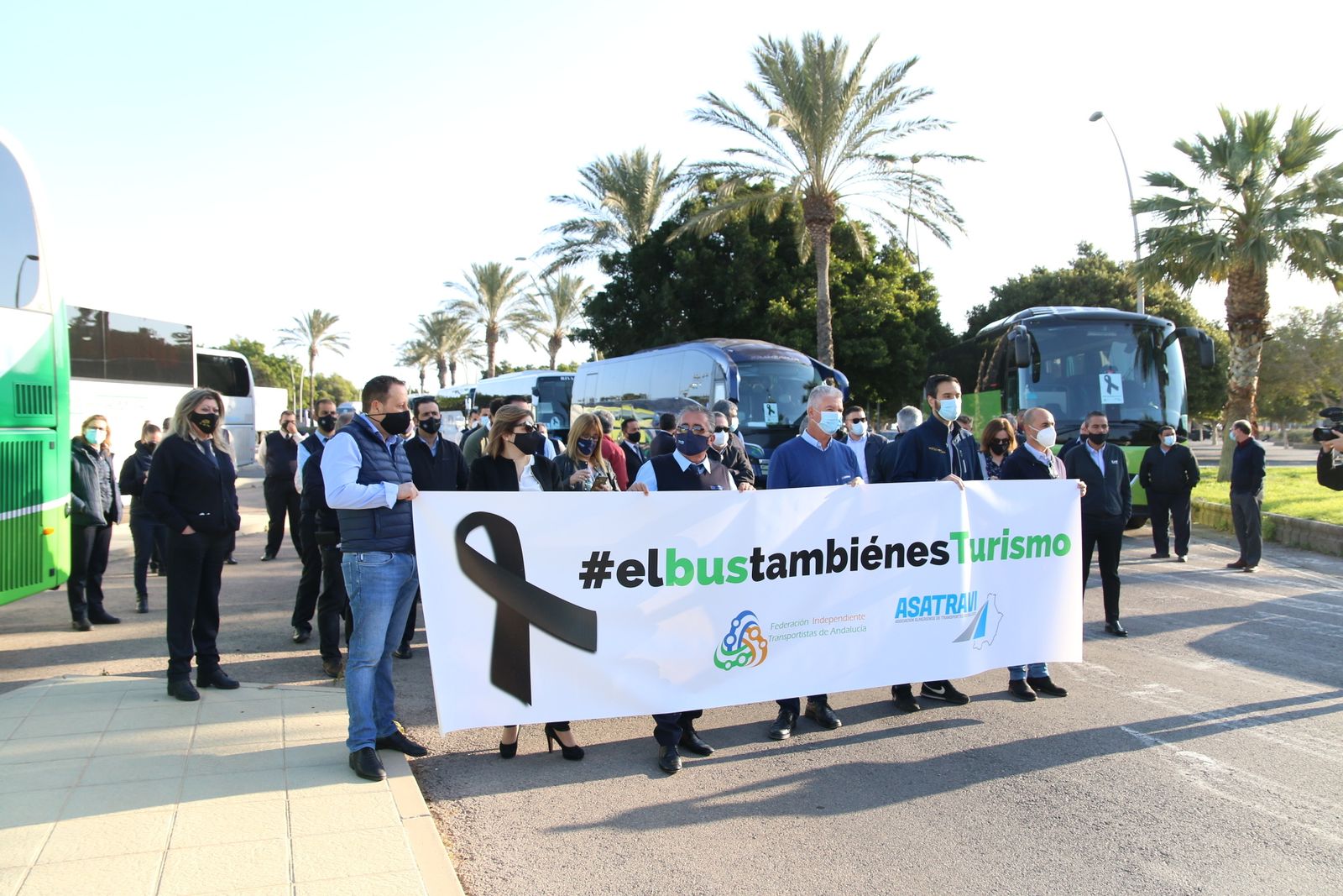 El sector del transporte turístico de Almería por carretera se moviliza