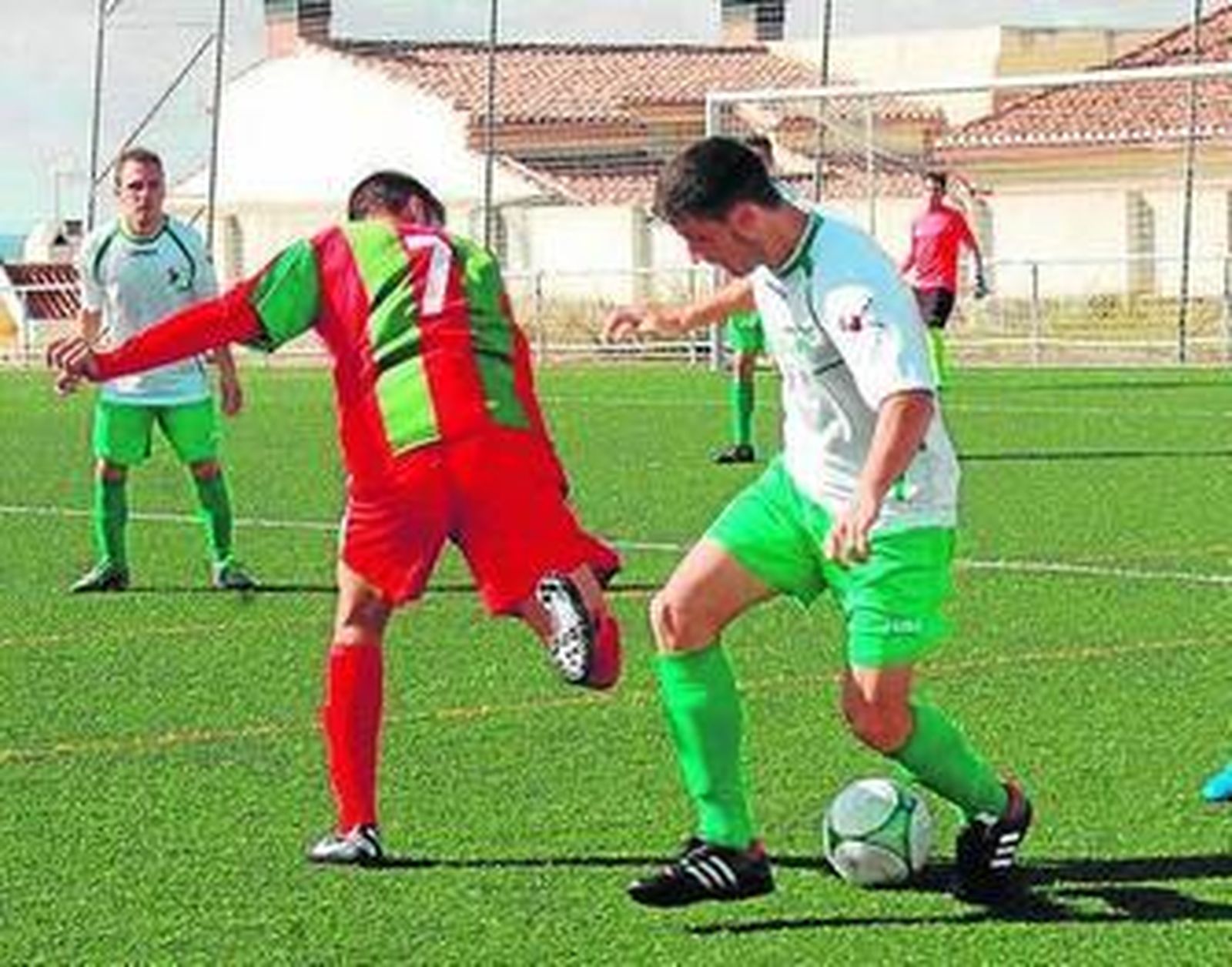 Una acción del partido de la primera vuelta entre ambos equipos.