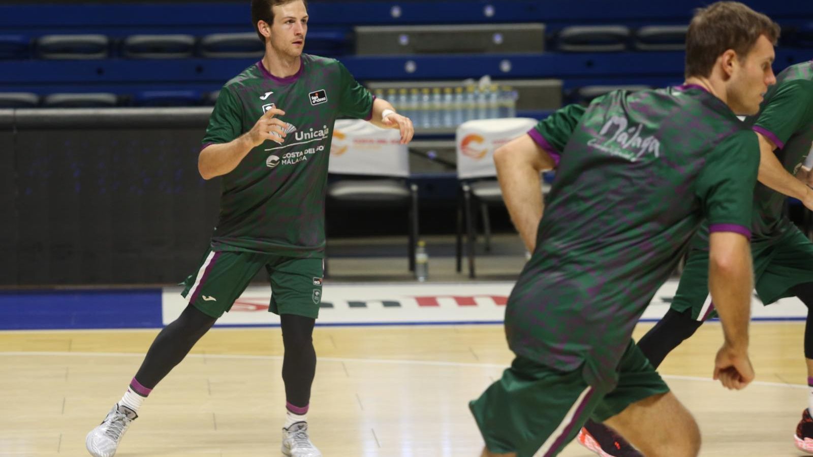 Ferrari calienta como jugador verde