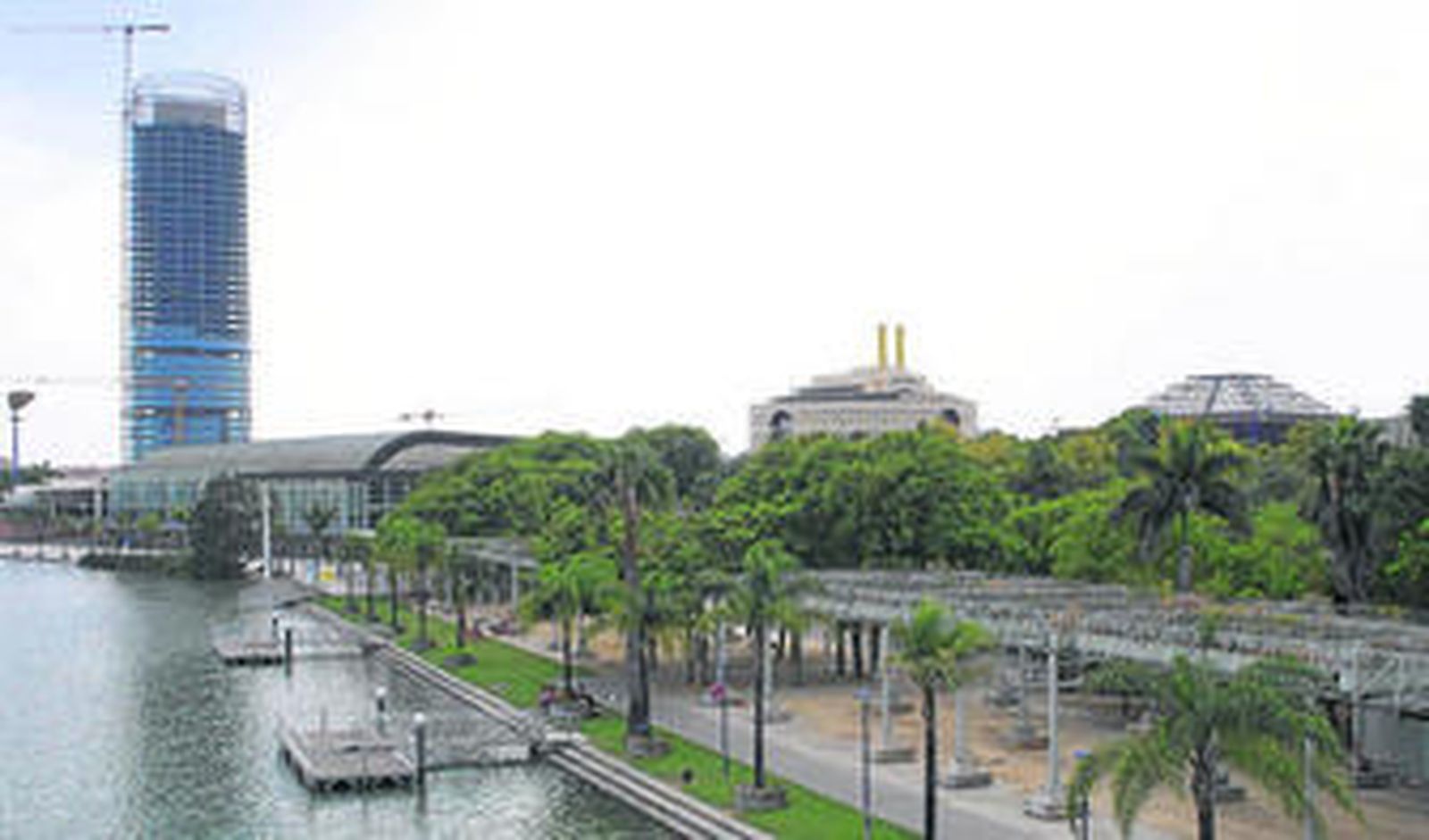 La estructura partirá del lateral del Pabellón de la Navegación más próximo a la Pasarela de la Cartuja y conectará a la ciudad con la Torre Pelli.