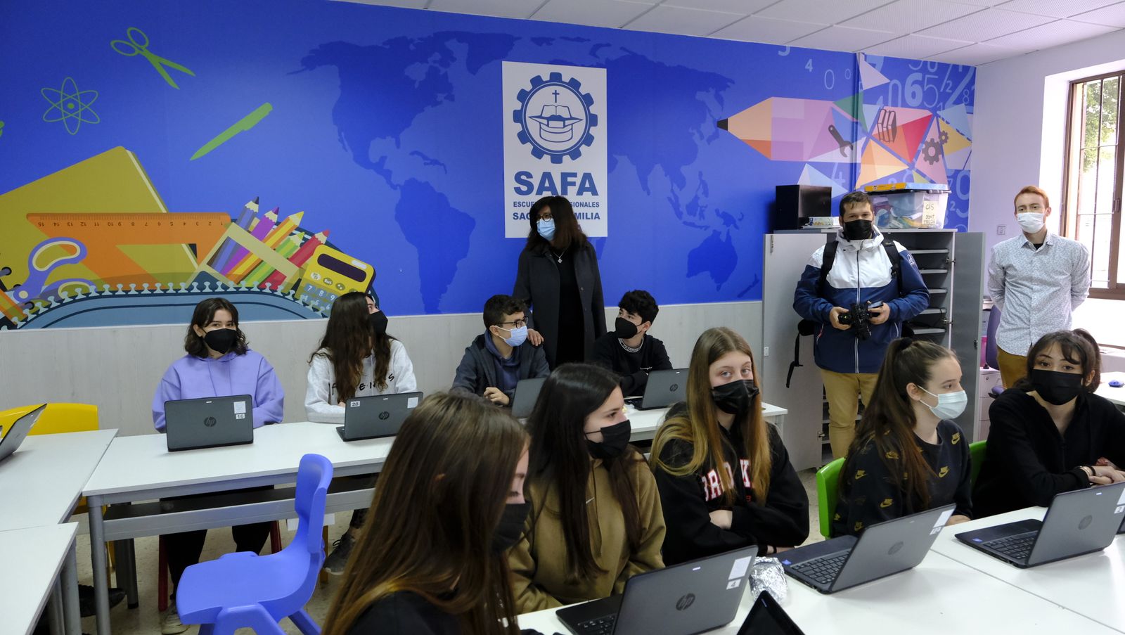 Imágenes de la visita del Alcalde de Almería al Colegio La Safa, por su 75 aniversario.