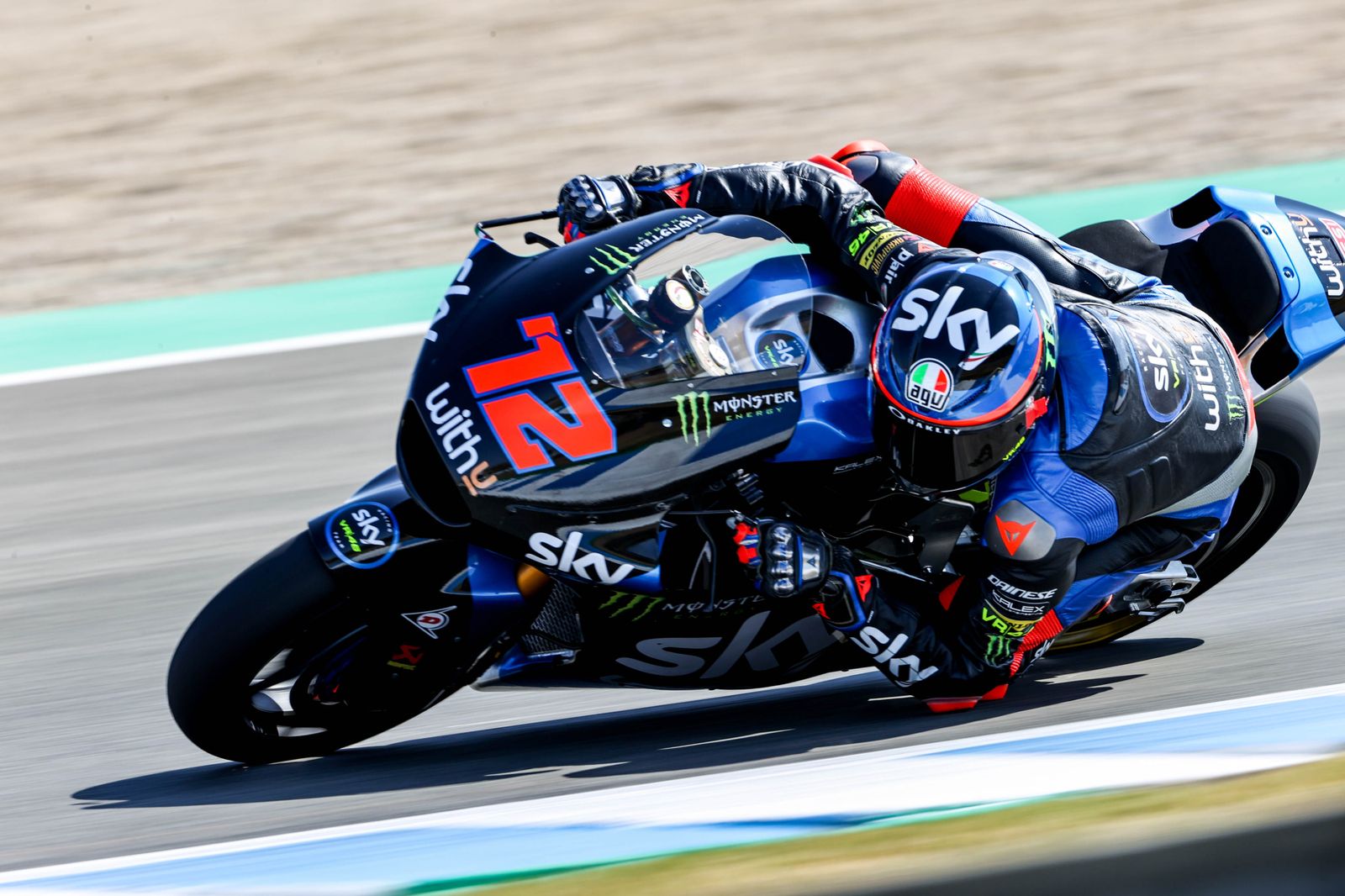 Marco Bezzecchi logró el mejor tiempo del día en Moto2 en la sesión libre de la mañana.