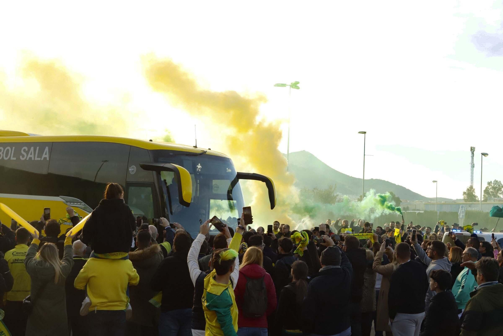 Así se ha vivido la 'fan zone' de la Supercopa de España y el recibimiento al Jaén FS