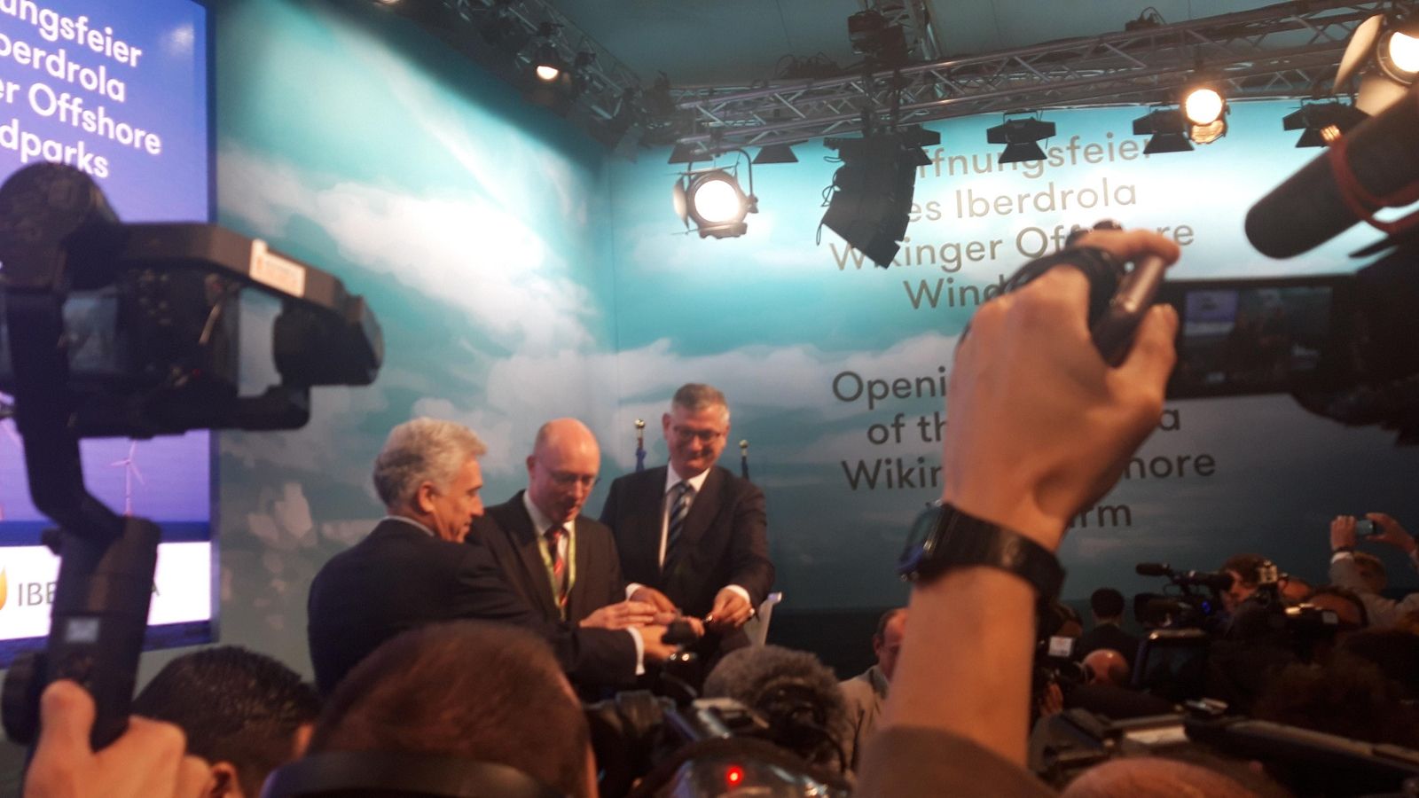 Francisco Martínez Córcoles, de Iberdrola; Christian Pegel, del gobierno de Mecklemburgo-Pomerania Occidental; y Boris Schucht, de 50Hertz