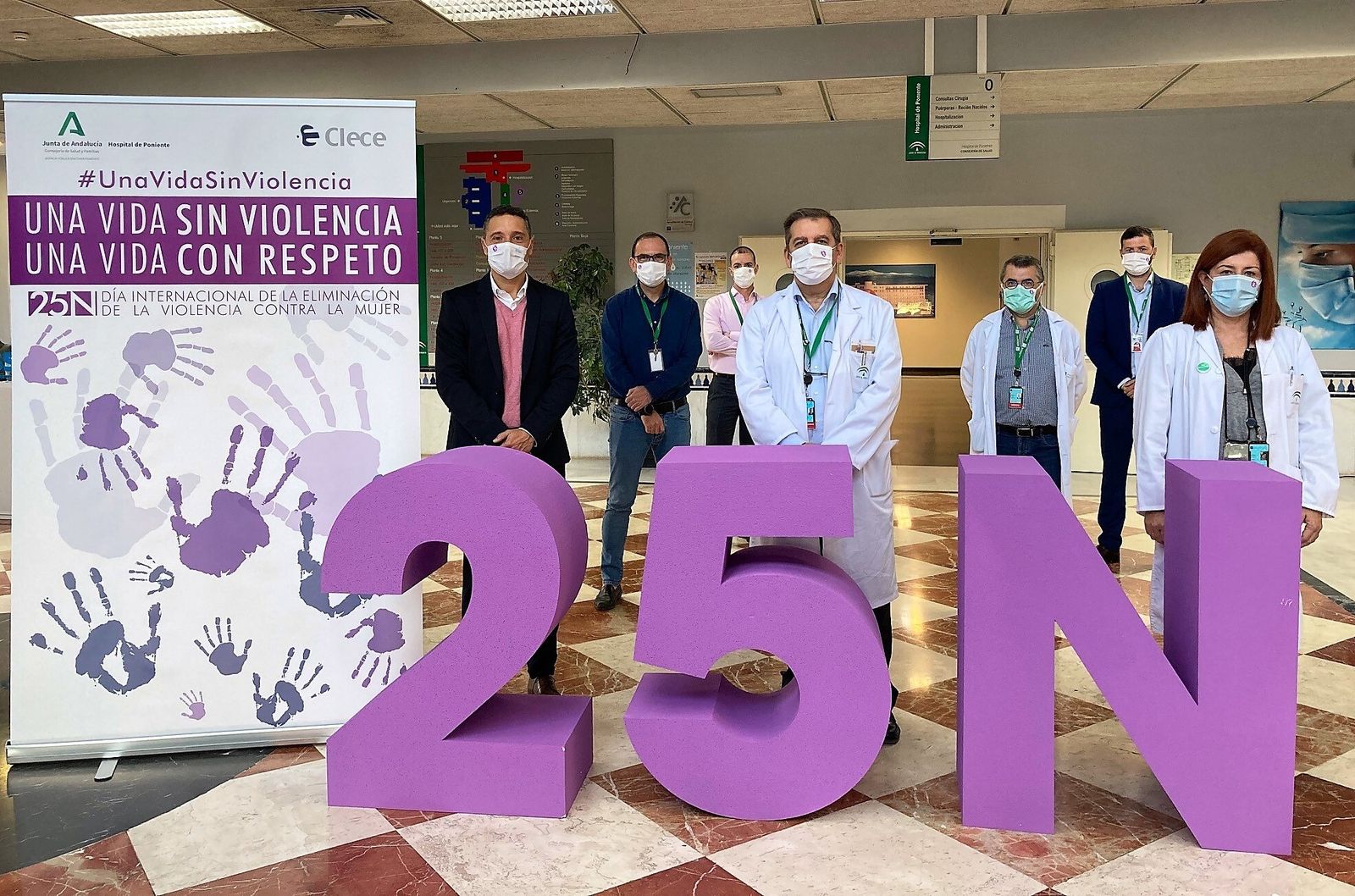 Los hospitales de Almería se tiñen de morado para decir basta a la violencia machista