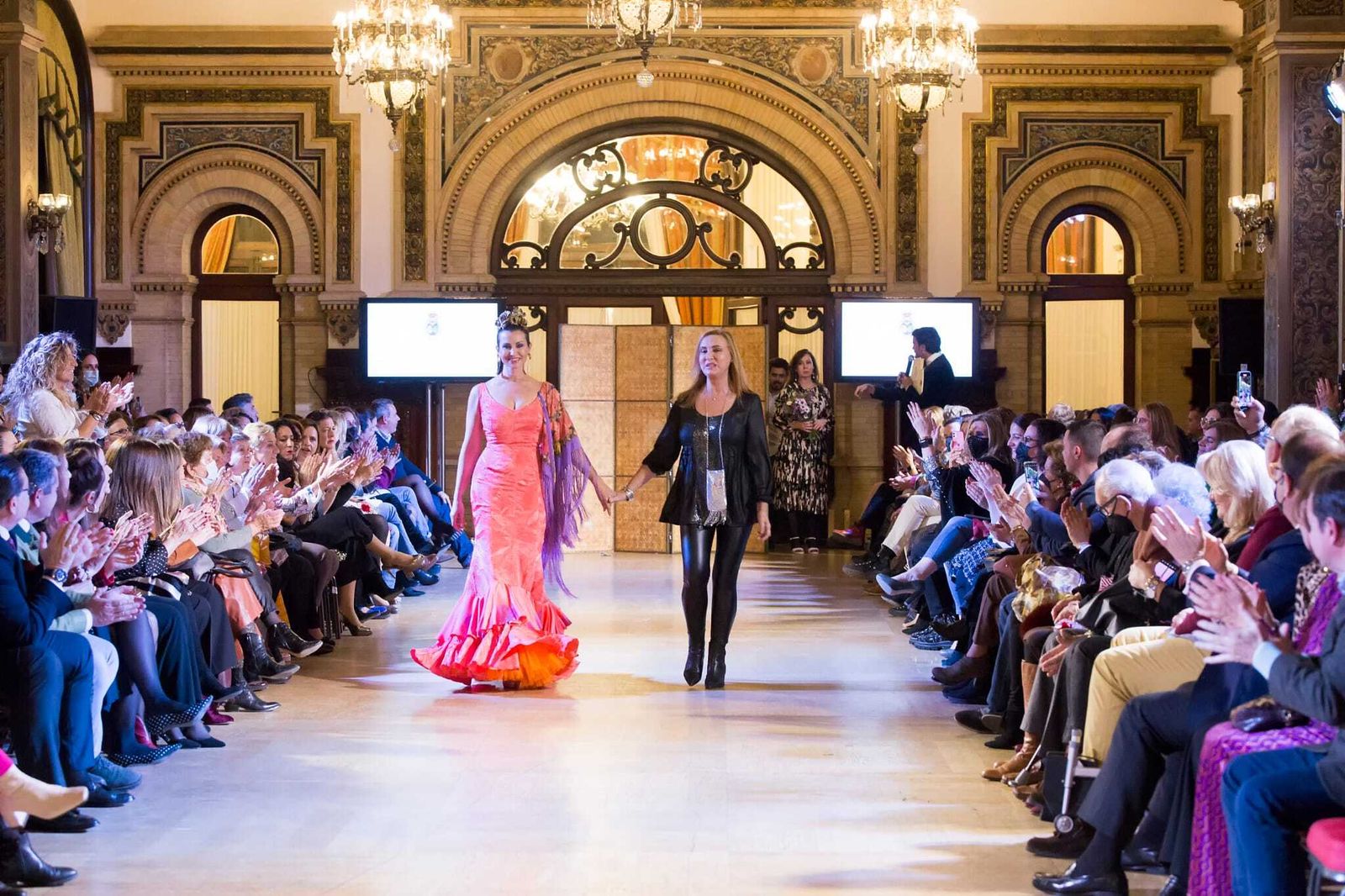 Así fue el desfile benéfico de la Hermandad del Rocío Macarena