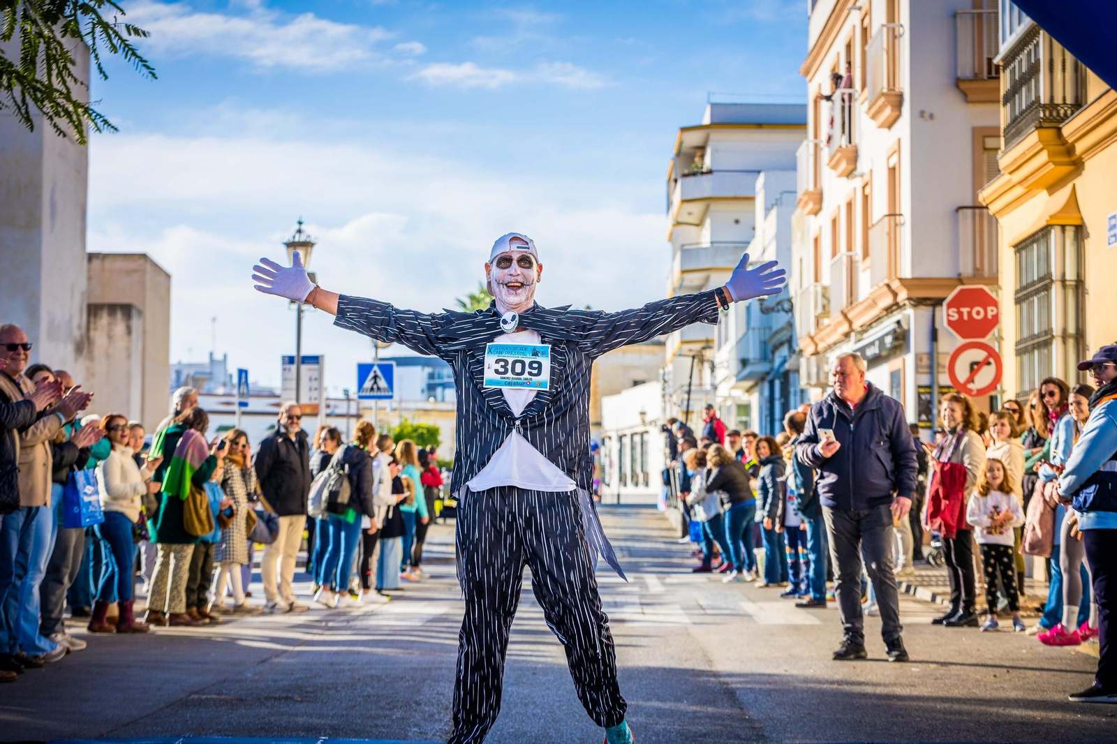 Gran ambiente en la Carrera Solidaria de la Divina Pastora en San Fernando