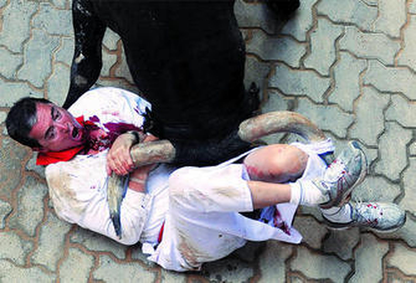 Un peligroso y multitudinario sexto encierro