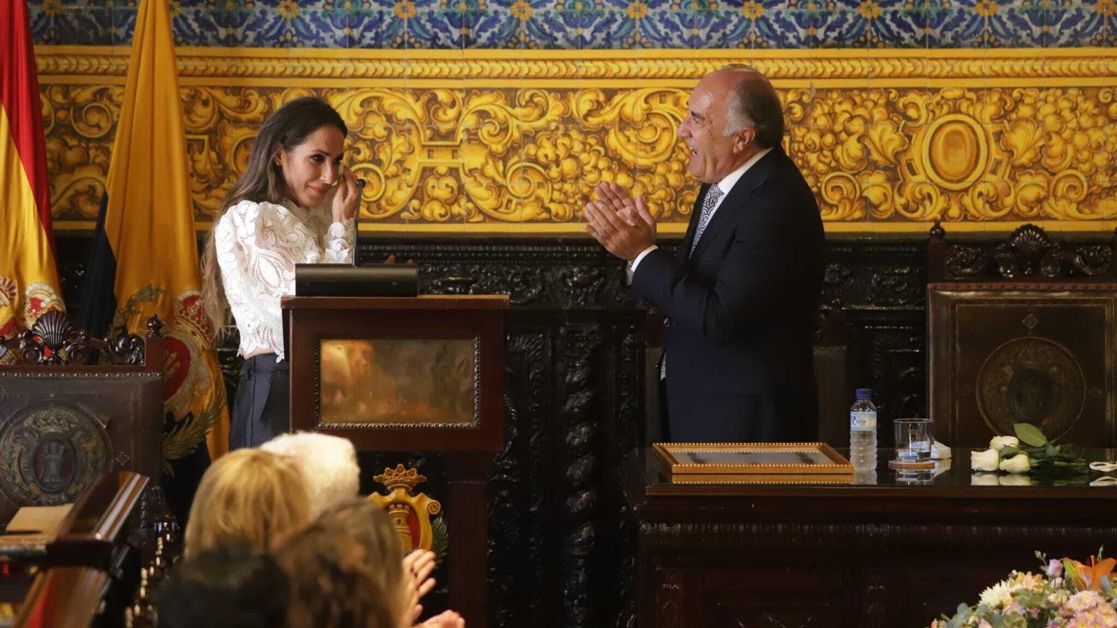 Malú recibe el título de embajadora de Algeciras Malú recibe el título de embajadora de Algeciras