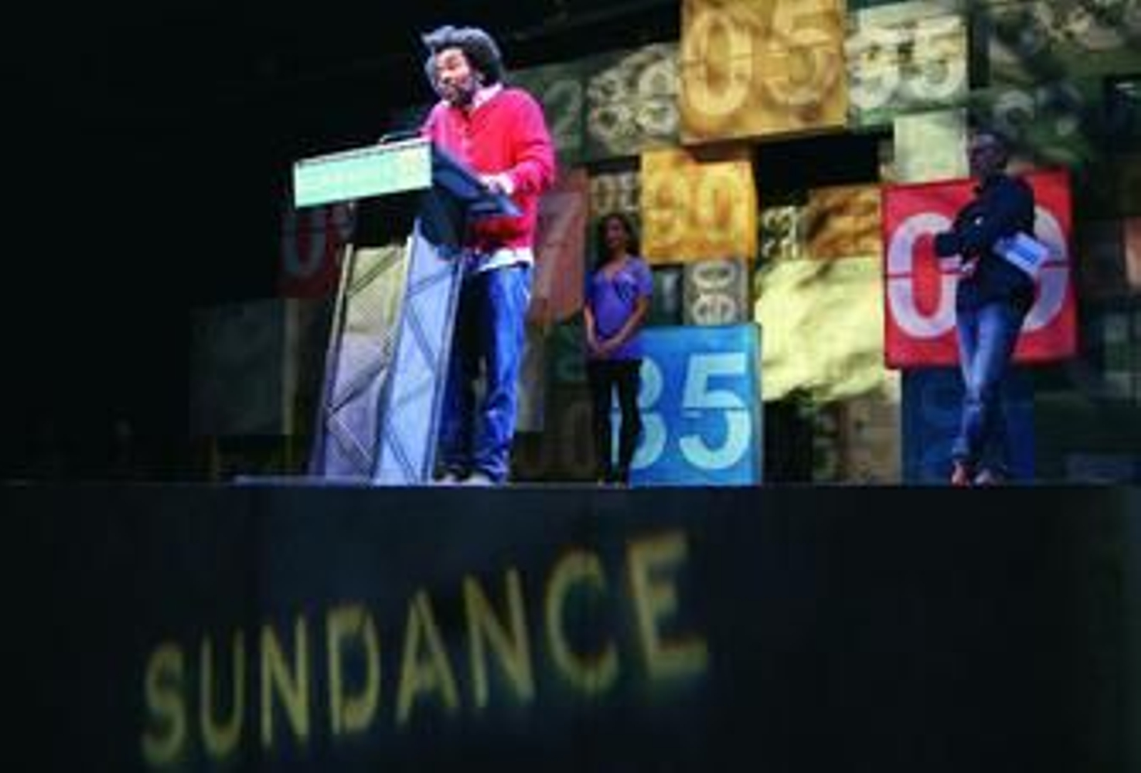 El director Lee Daniels agradeció emocionado los galardones de 'Push: Based on the Novel by Sapphire'.