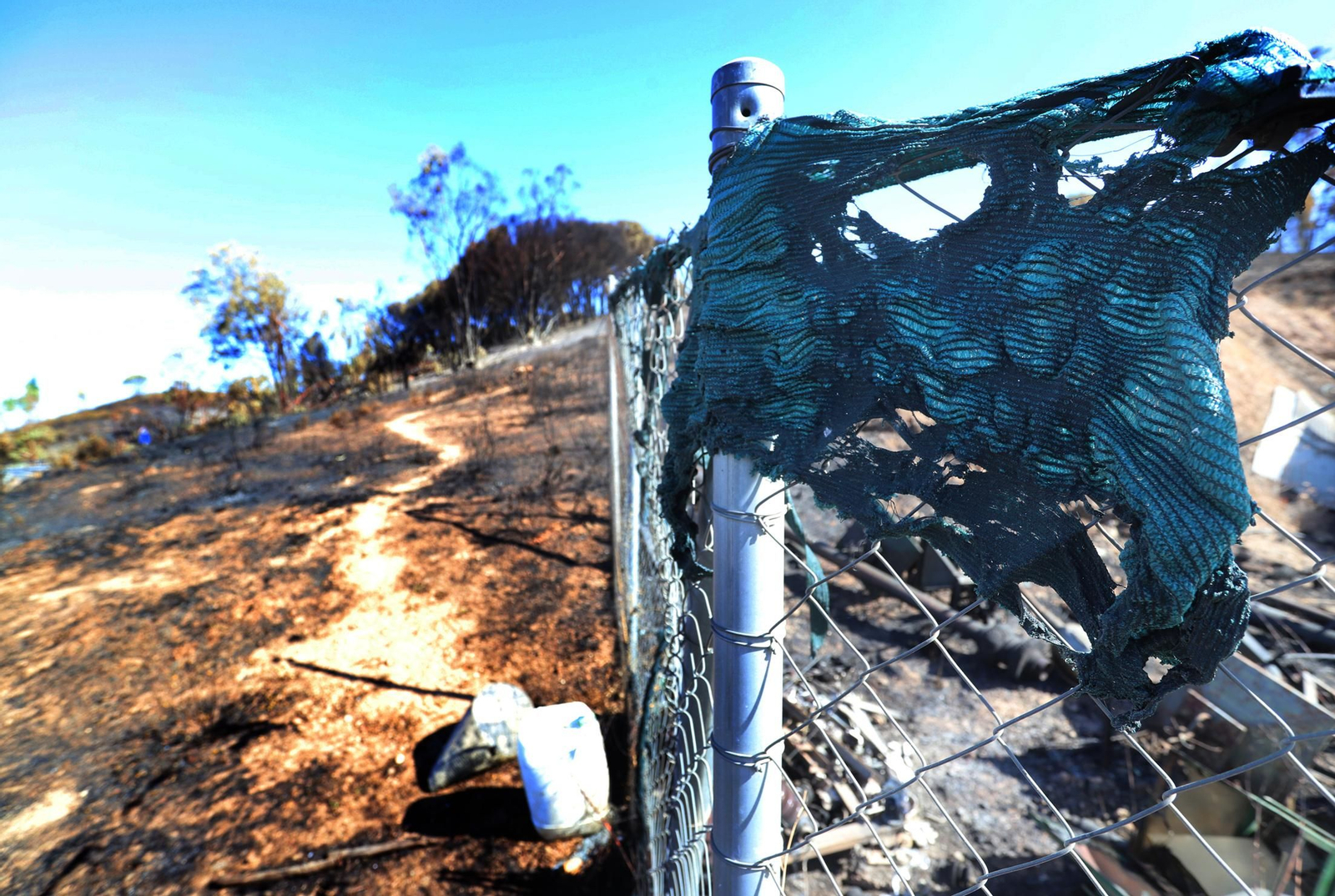 Imágenes de las zonas devastadas por el incendio de Almonaster la Real