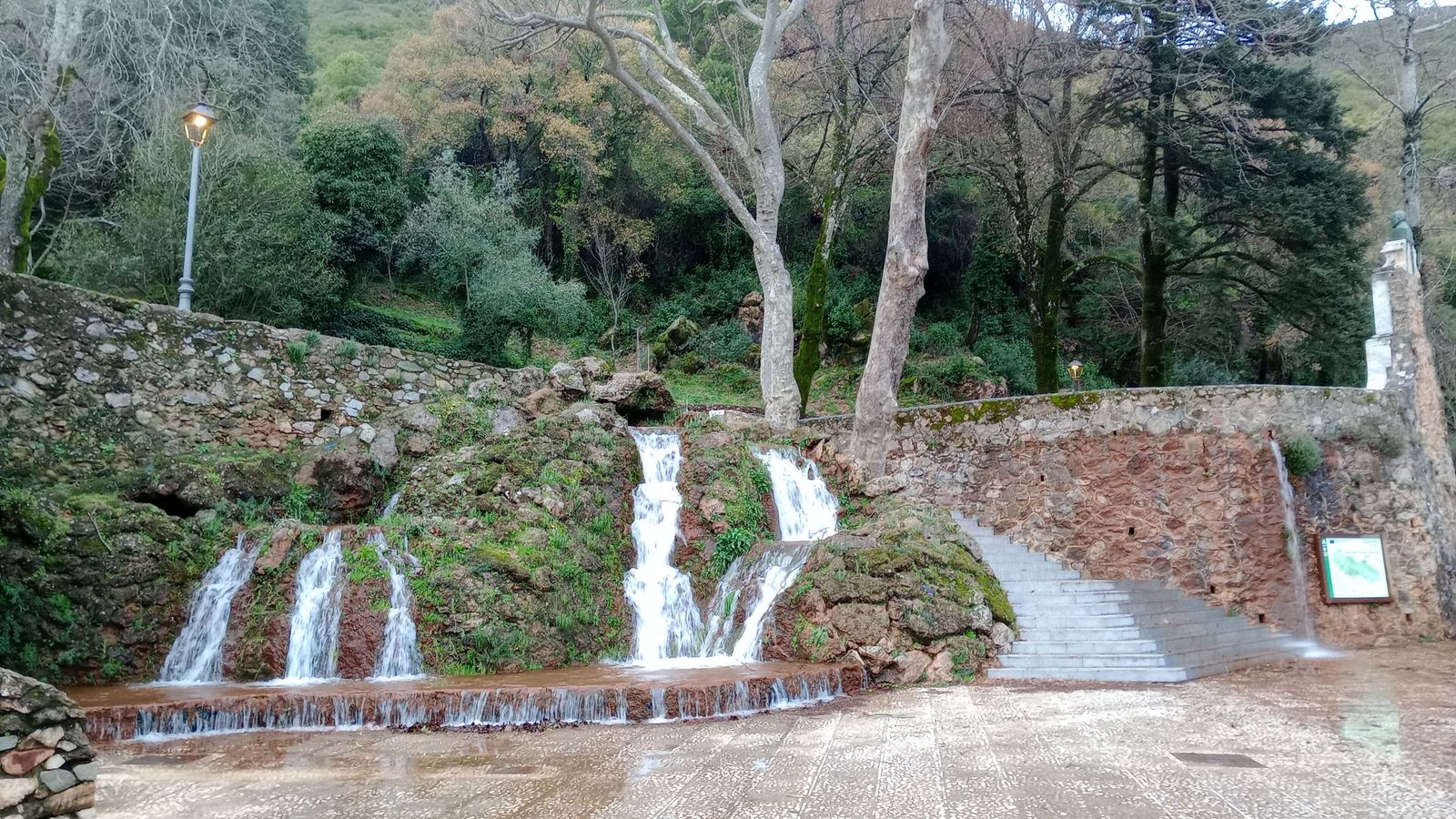 Fotografías de la Peña de Arias Montano en Alájar tras las últimas lluvias 