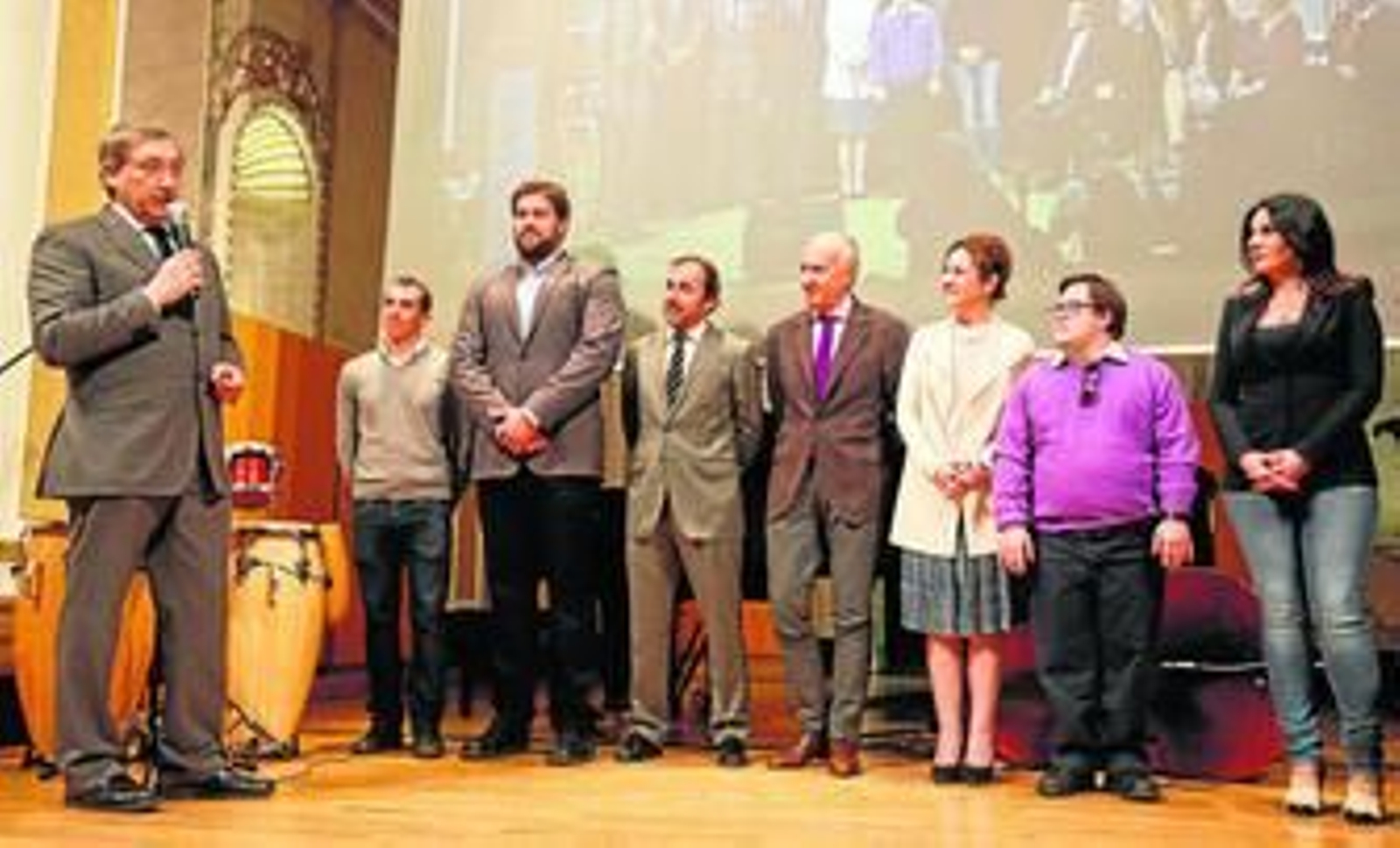 Antonio Méndez junto a Rubén Ruzafa, Borja Vivas, Andrés Olivares, Ricardo Arranz, Victoria Ordóñez, Pablo Pineda y Diana Navarro.