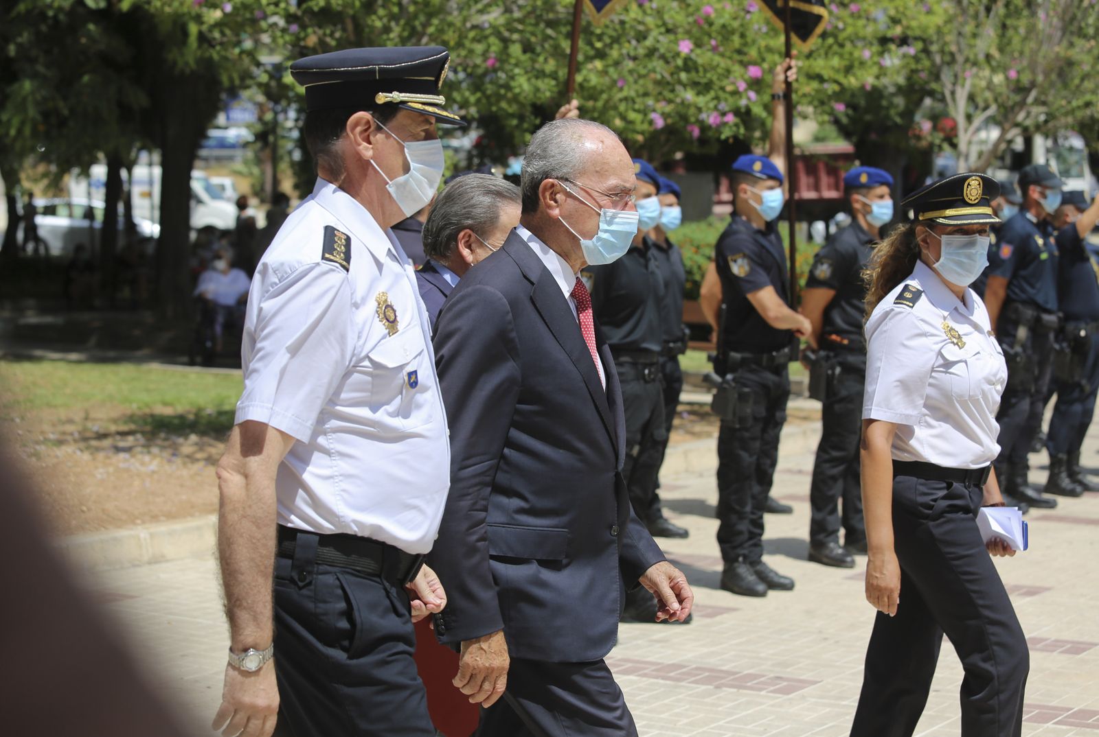 Fotos de la escultura que rinde homenaje a los policías fallecidos en Málaga