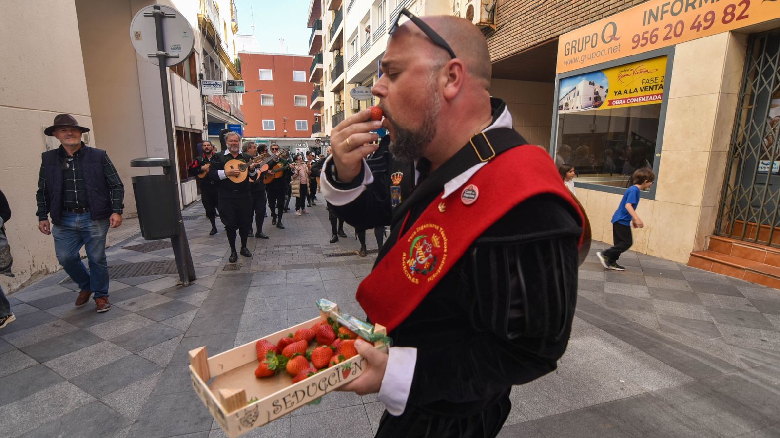 Fotos del pasacalles del X Certamen Internacional de Tunas Ciudad de Algeciras