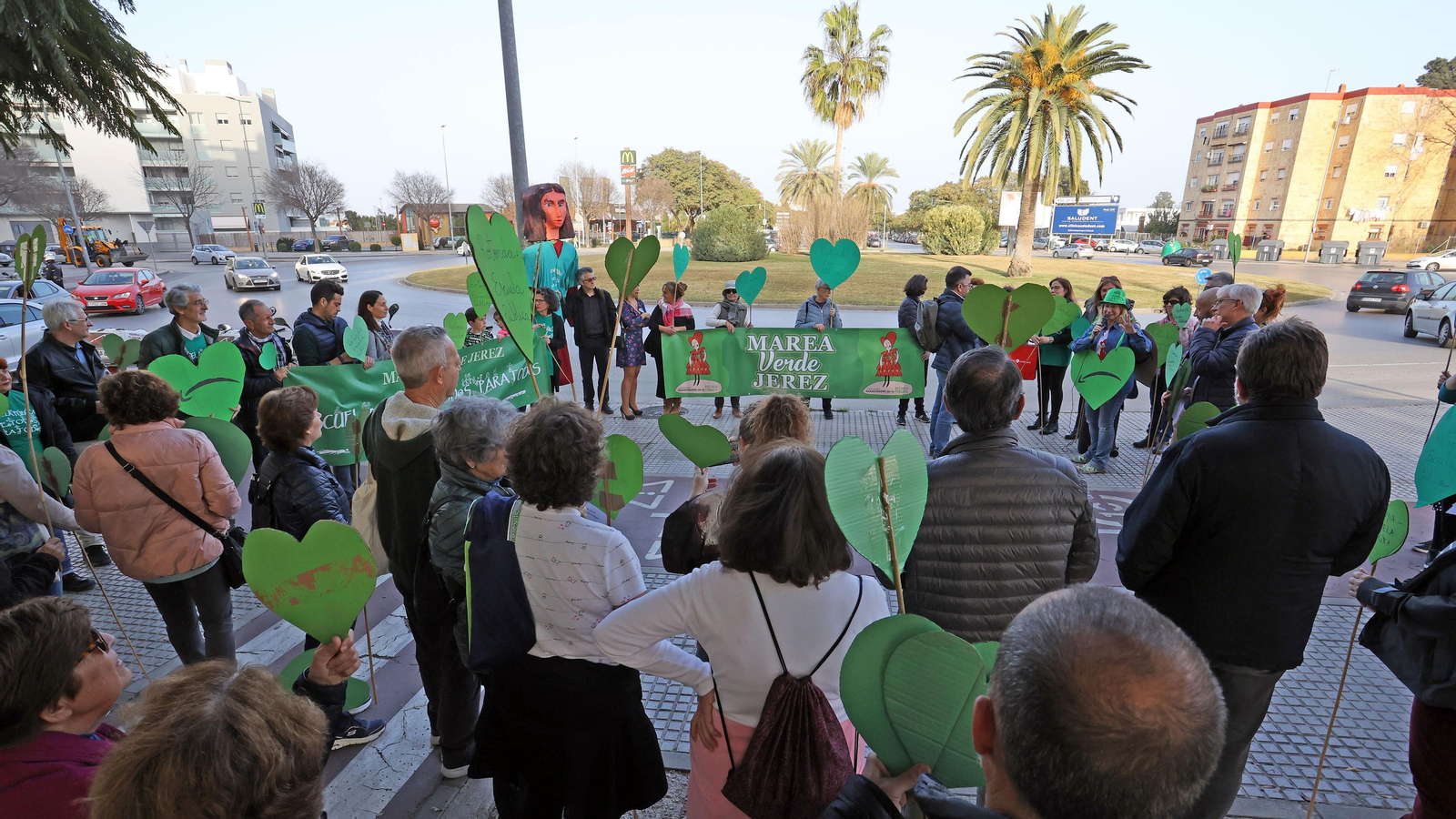 Concentración de Marea Verde Jerez para nombrar a la rotonda de la Escuela Pública en La Granja Concentración de Marea Verde Jerez para nombrar a la rotonda de la Escuela Pública en La Granja