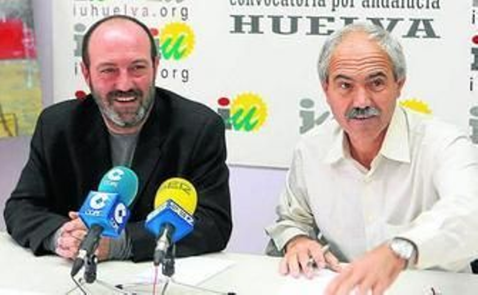 Pedro Jiménez y Manuel Naranjo, ayer en la sede de IU.