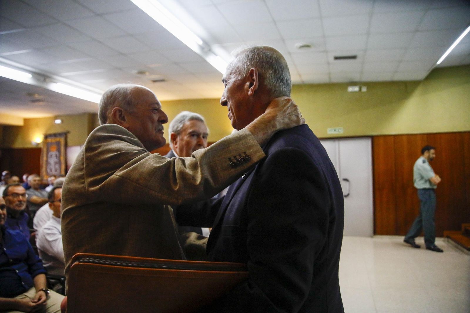 Las imágenes de la charla de Jesús Narciso Núñez Calvo sobre 'La creación de la Guardia Civil como nuevo modelo de seguridad pública' en Almería