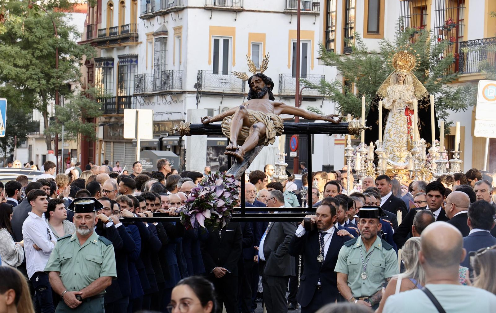 En imágenes, el traslado de los titulares de Las Aguas a la iglesia de San Jacinto