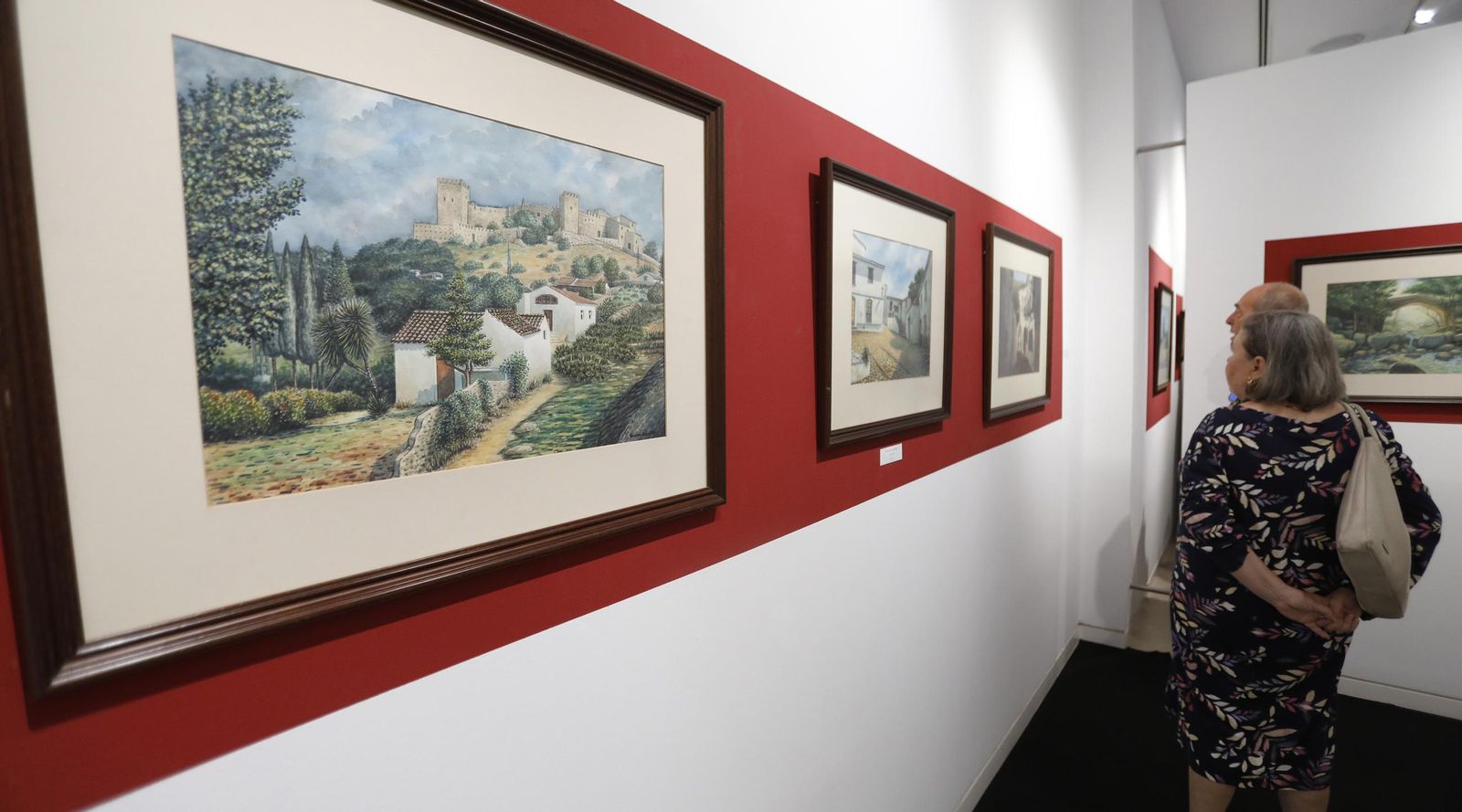 Fotos de la exposición de acuarelas y dibujos de Antonio Torremocha en La Línea