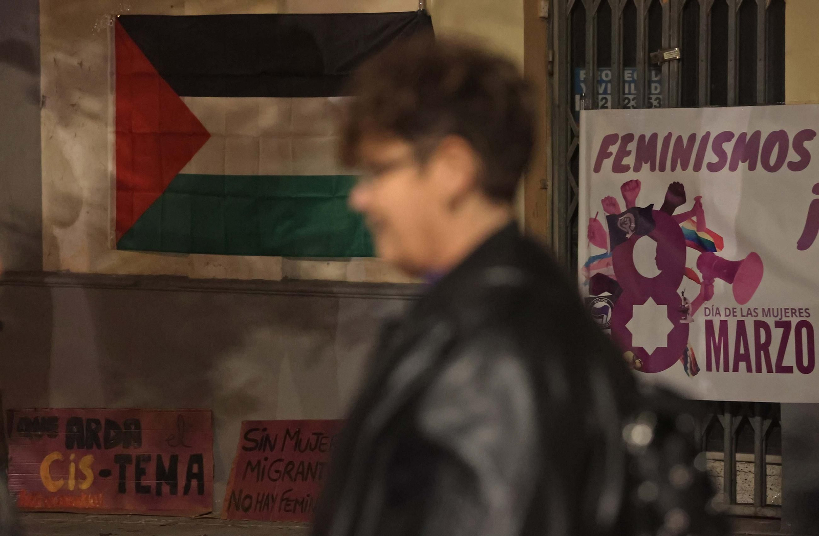 Fotos de la concentración por el 25 N de Marea Violeta en Algeciras