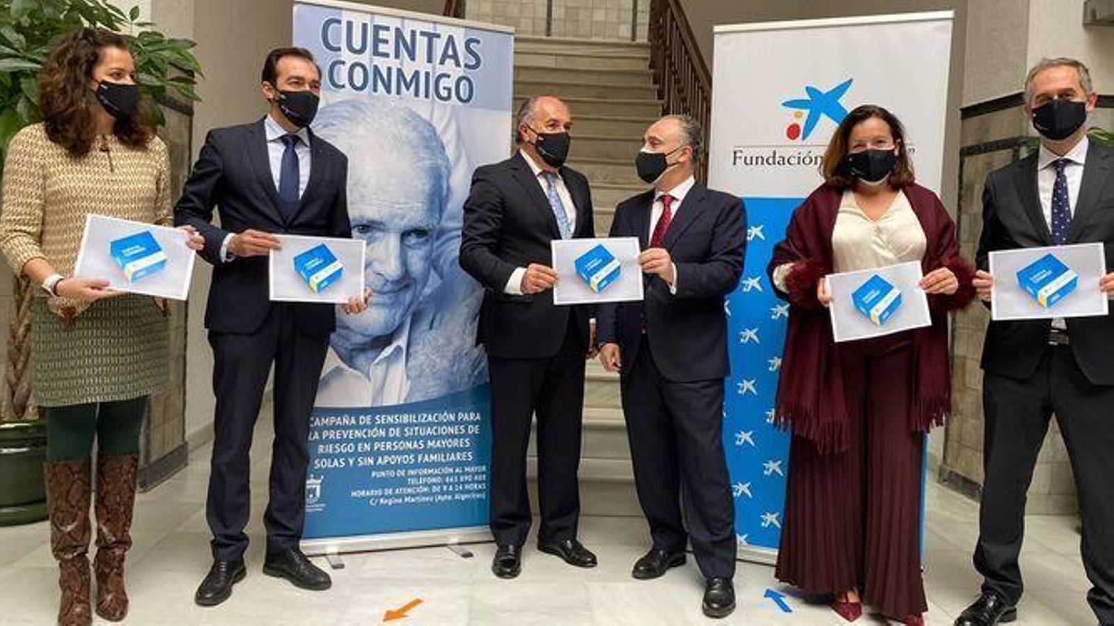 Representantes de Caixabank y Fundación La Caixa con José Ignacio Landaluce.
