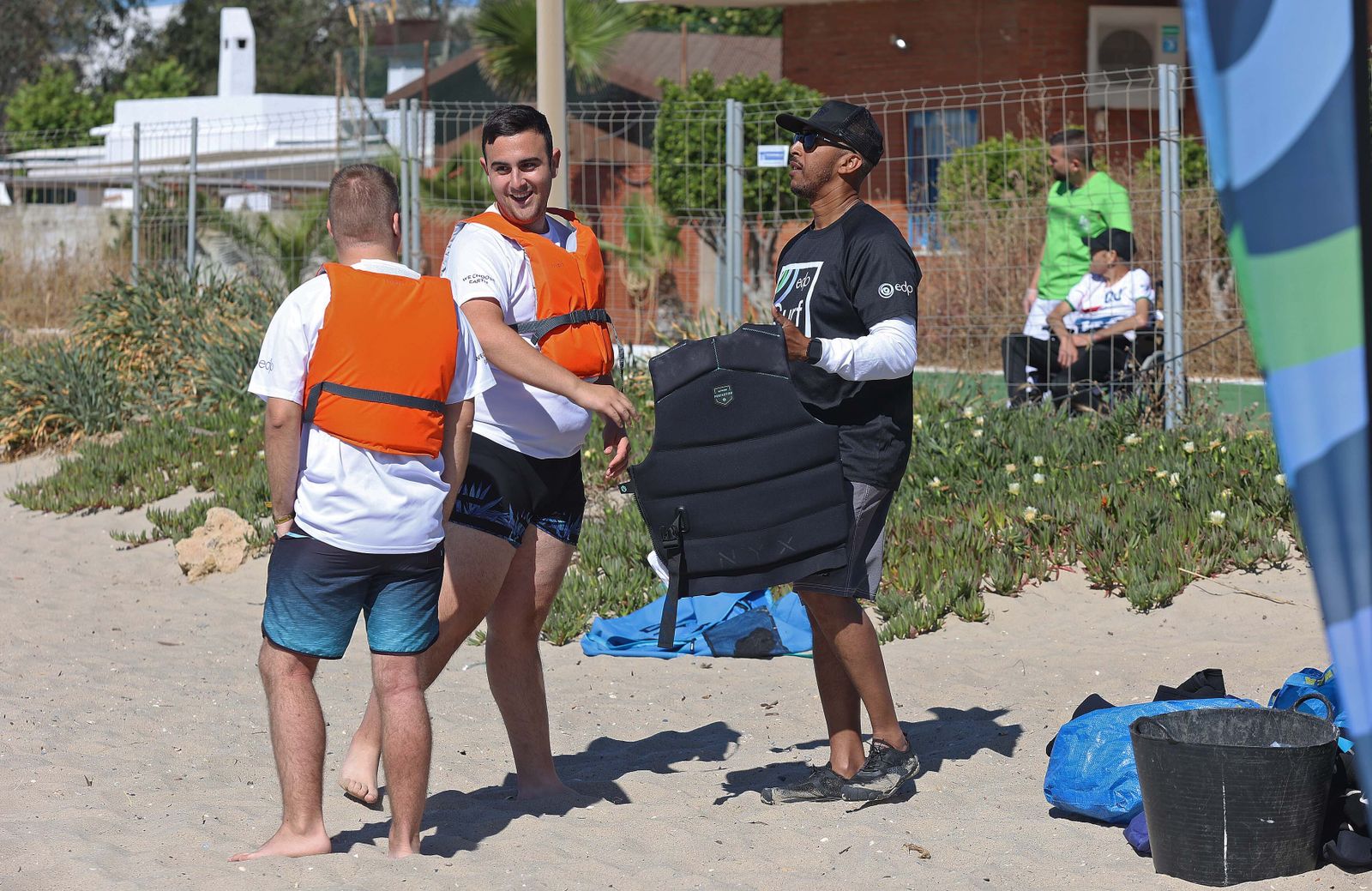 Fotos de la jornada de paddel surf inclusivo de EDP en Palmones