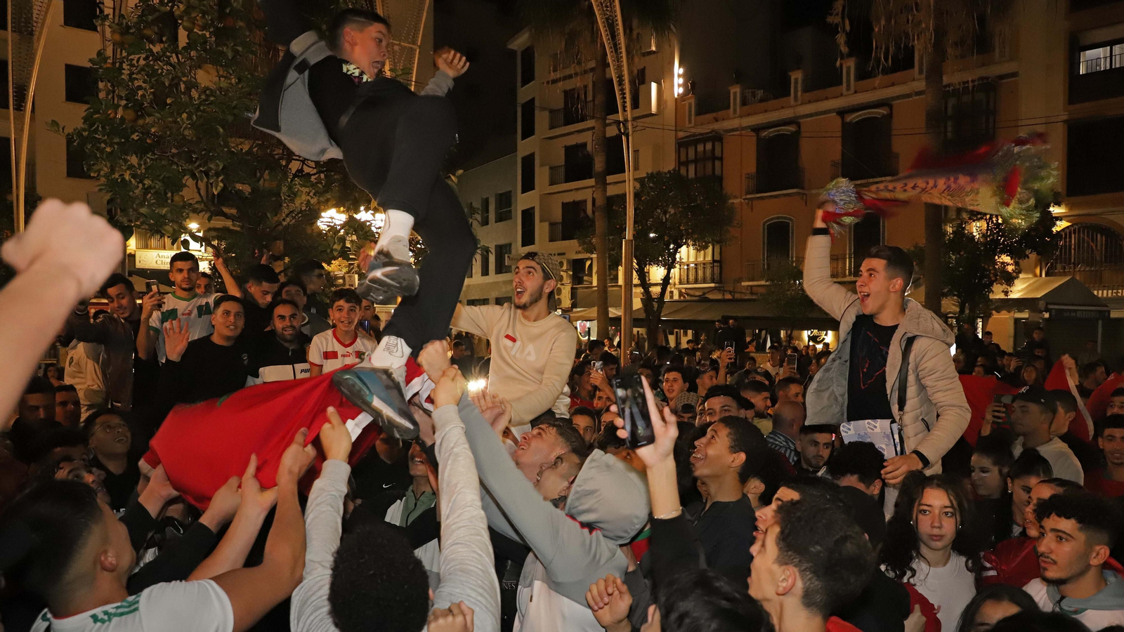 Fotos de la celebración en Algeciras de la victoria de Marruecos sobre España en Qatar