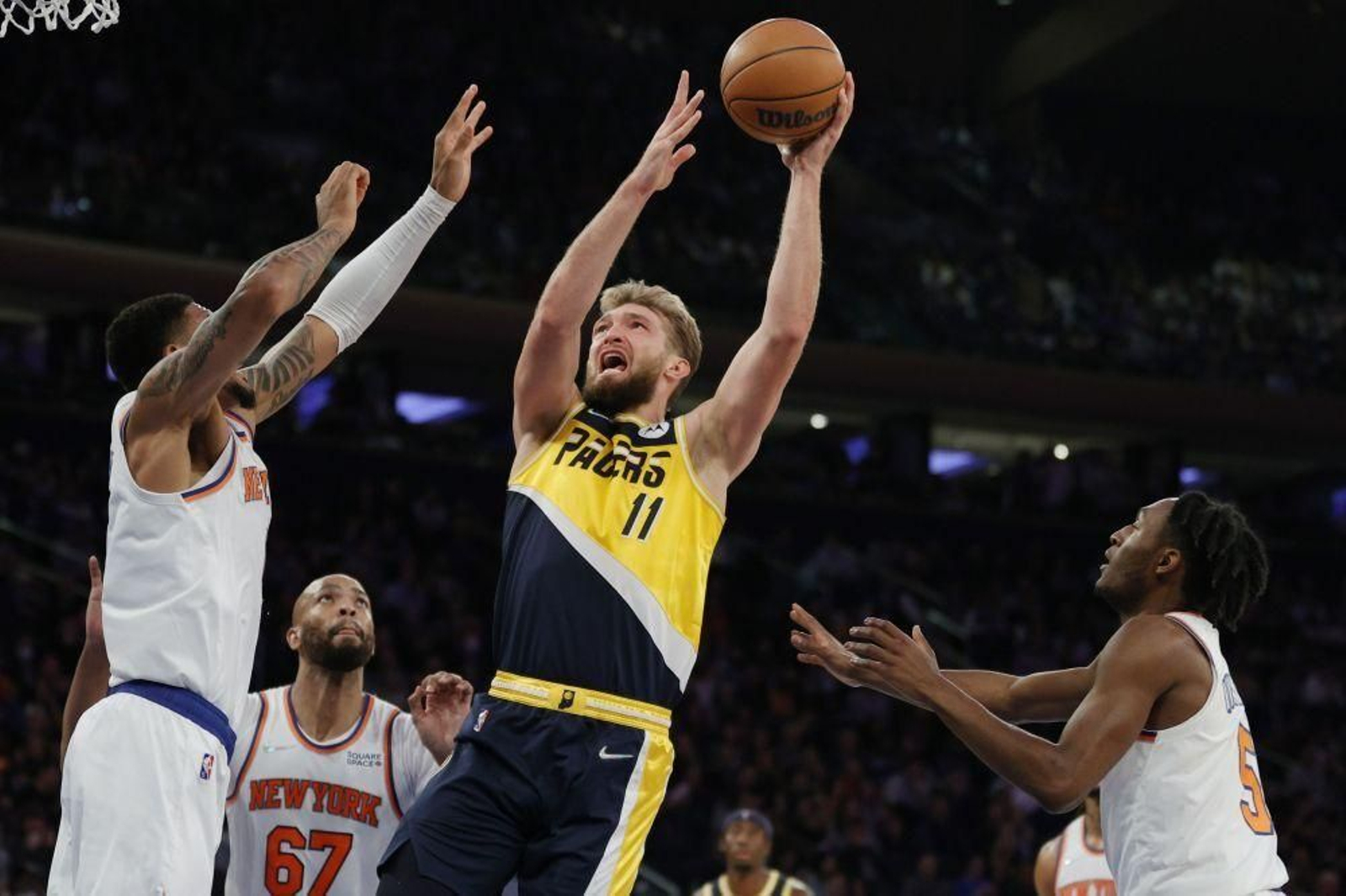 Domas Sabonis lanza un gancho en el partido en el Madison. Domas Sabonis lanza un gancho en el partido en el Madison.