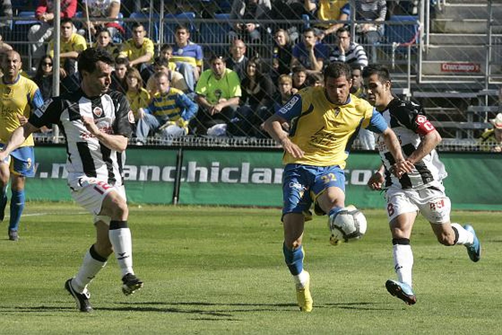 Nano repitió como titular en la banda izquierda. 

Foto: Jesus Marin