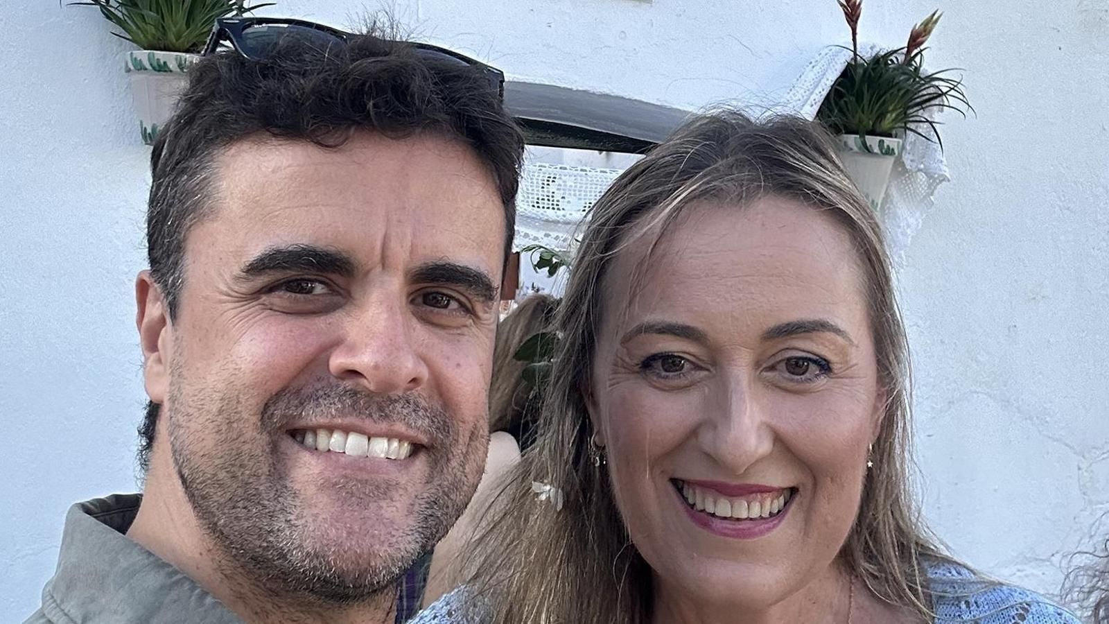 Juan y su prima. Juan y su prima.