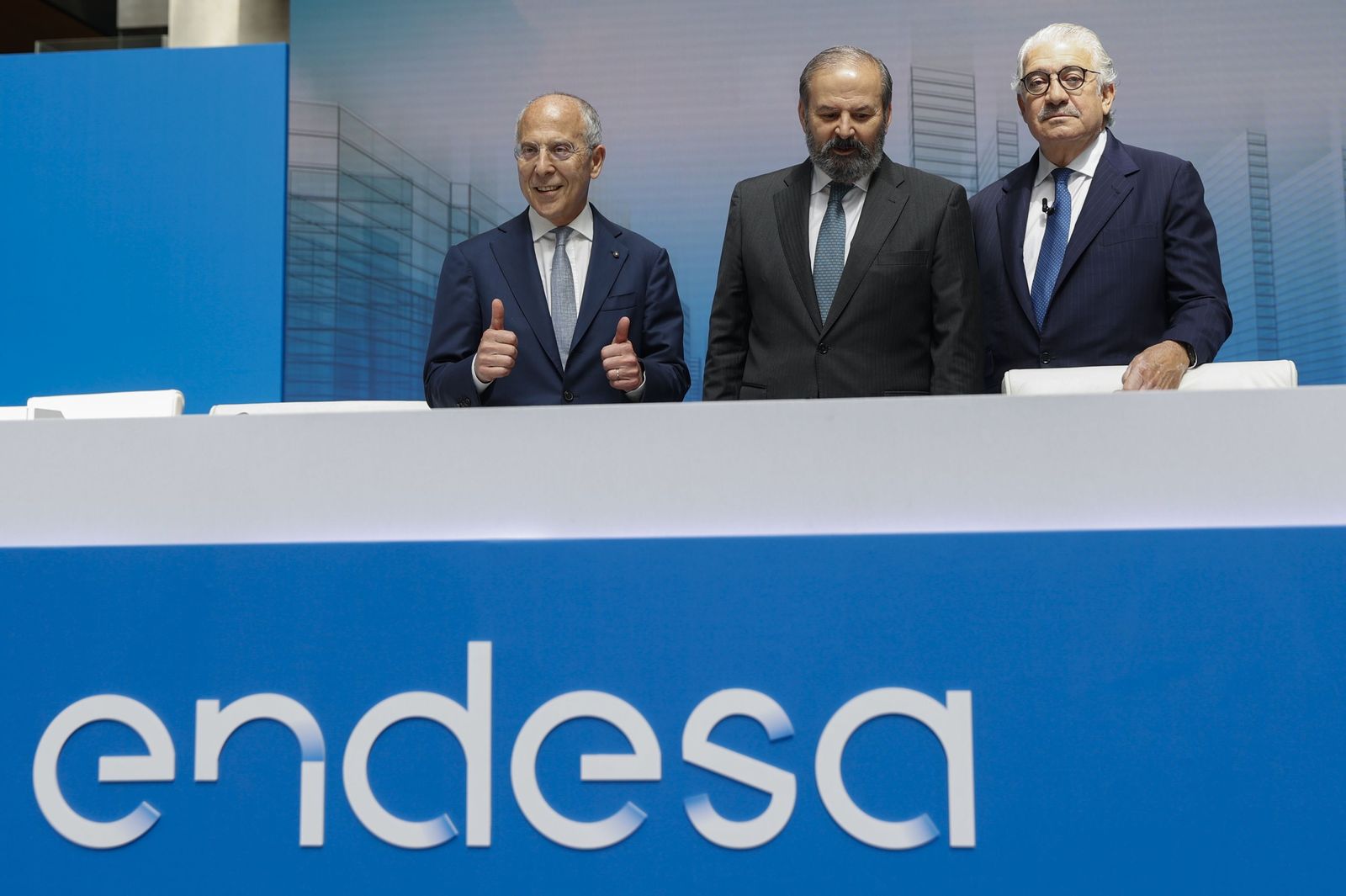 El consejero delegado y director general de Enel, Francesco Starace , el presidente de Endesa  y de la Fundación Endesa, Juan Sánchez-Calero Guilarte y el consejero delegado, José Bogas, en la última junta de accionistas