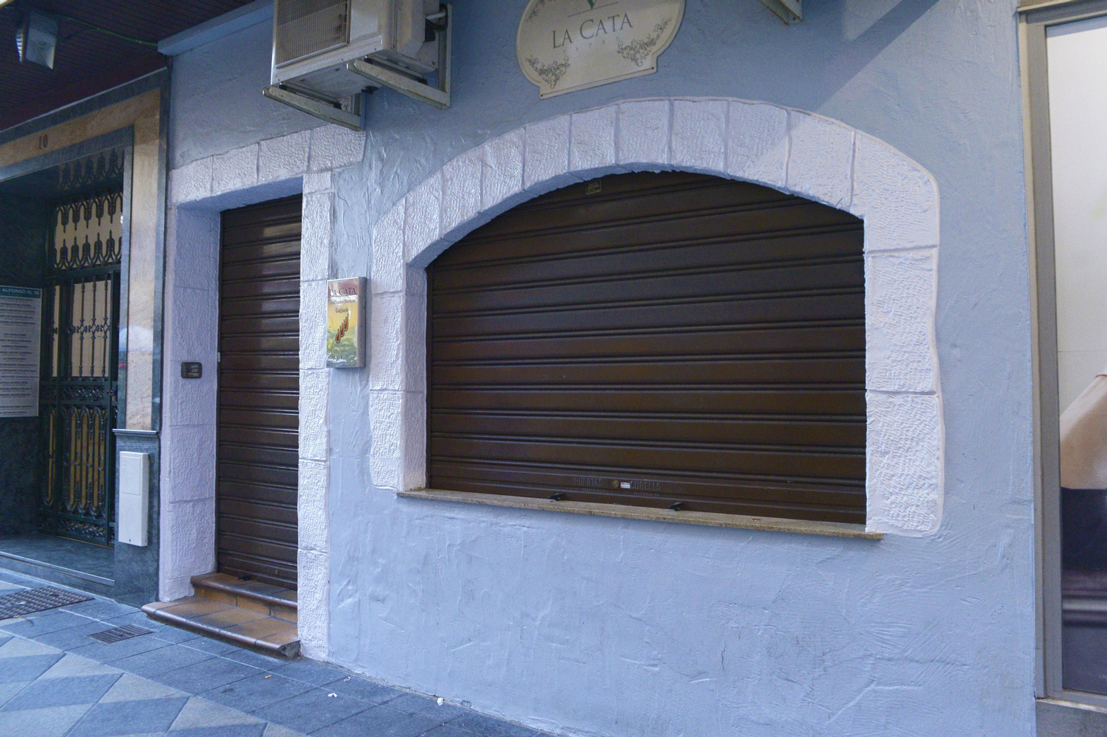 Fotos del cierre de comercios y bares en las calles por el Covid