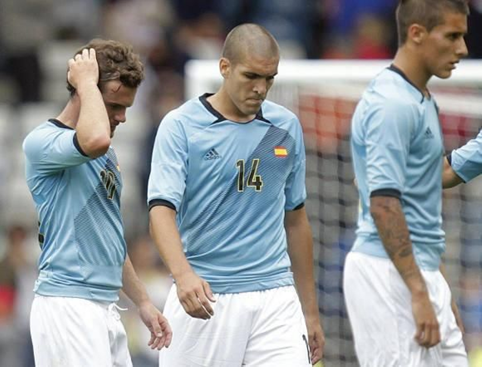 España tropieza con la primera piedra (0-1)