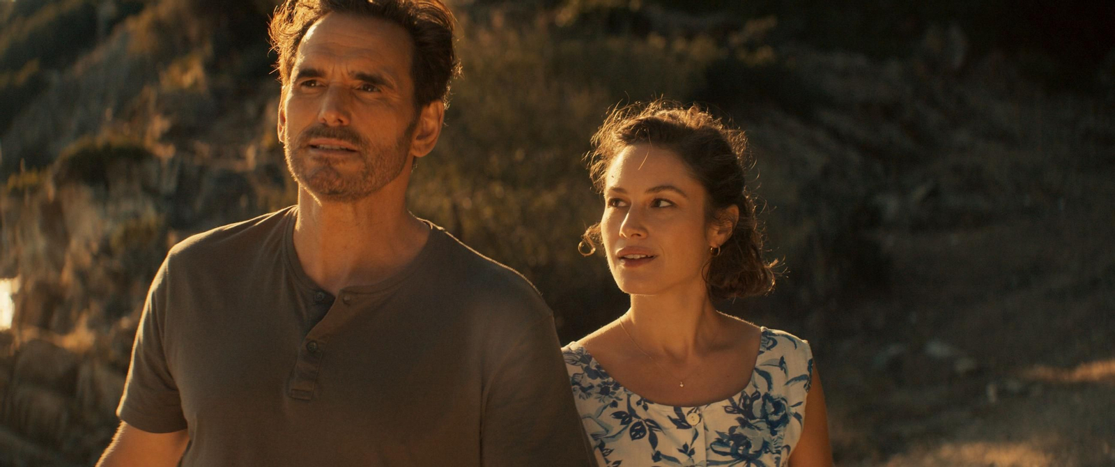 Matt Dillon y Aida Folch, en una escena de ‘Isla perdida’.