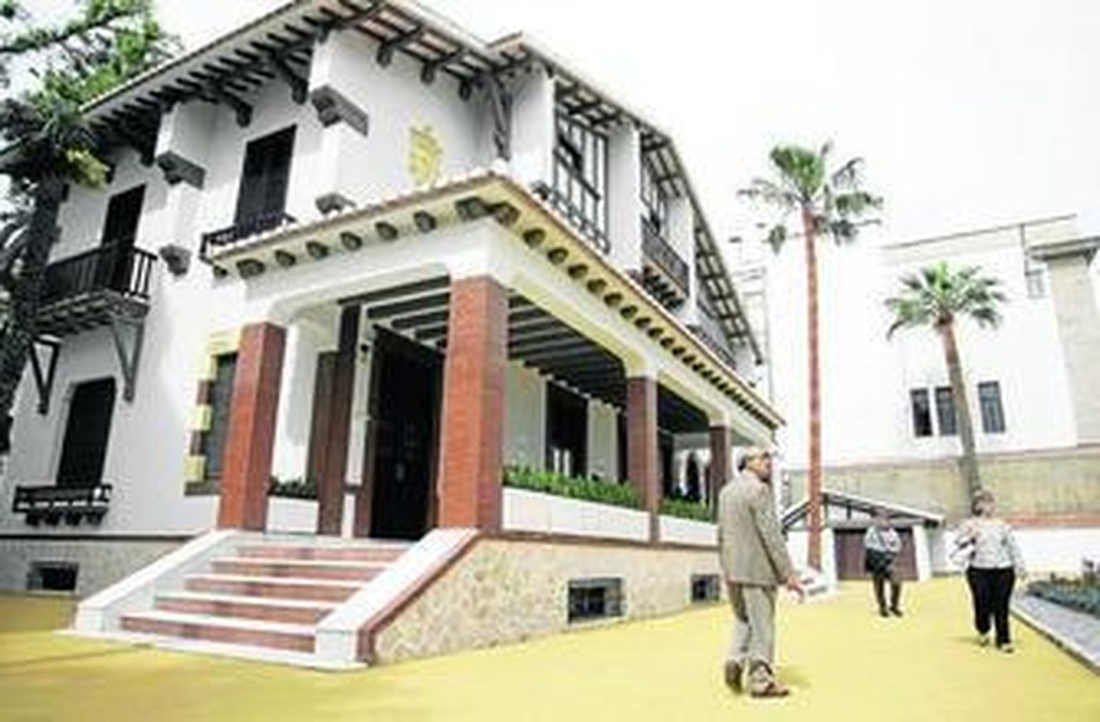Durante todo el día de ayer hubo público que quería ver el nuevo Museo.