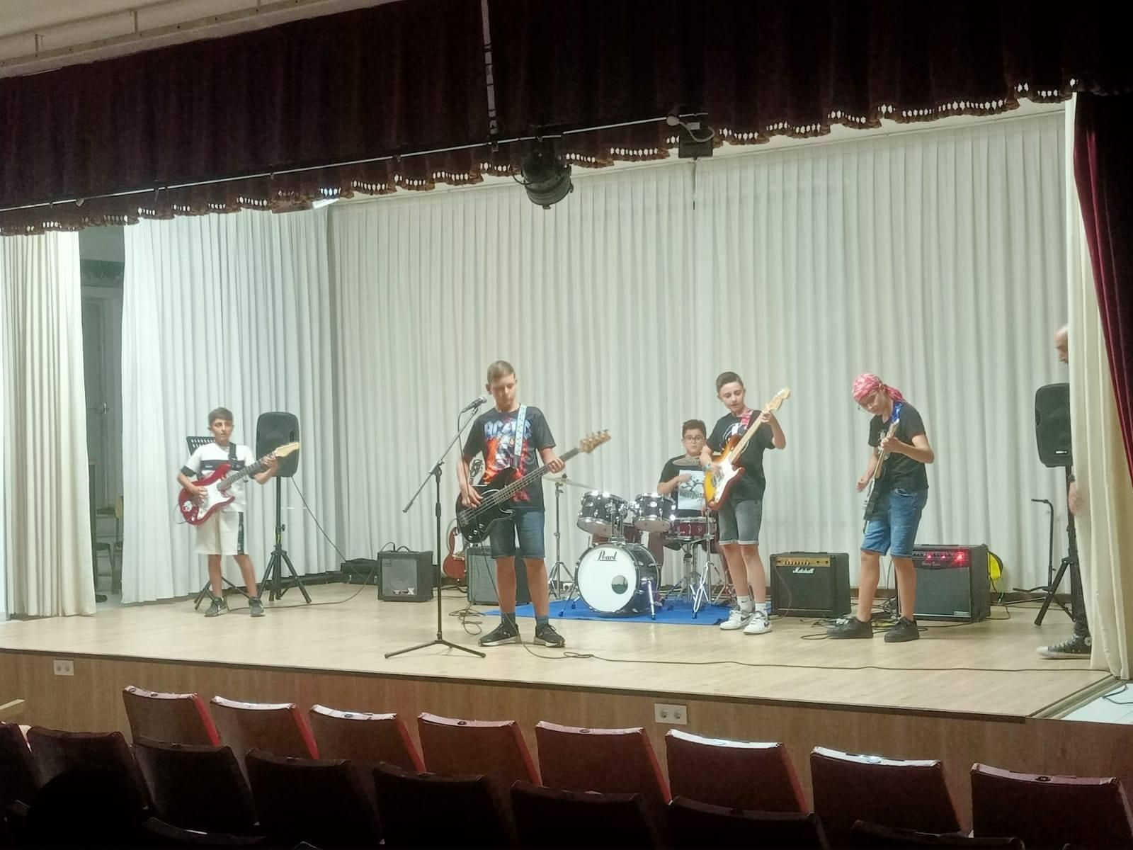 Alumnos de la Escuela de Música de Albox durante una de las audiciones celebradas este verano en el centro.