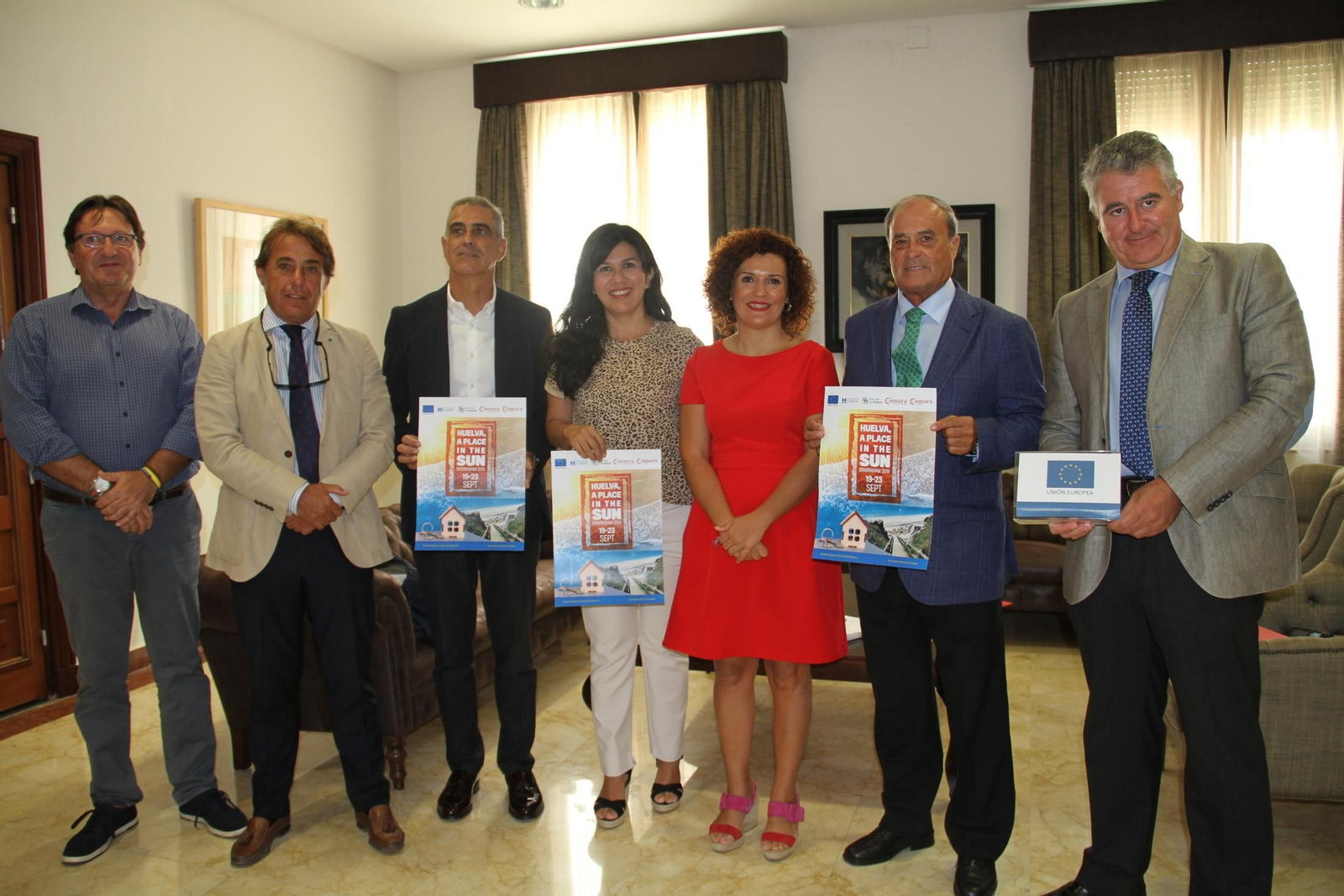 Carteles anunciadores de la feria ‘A place in the sun’ en Birmingham.