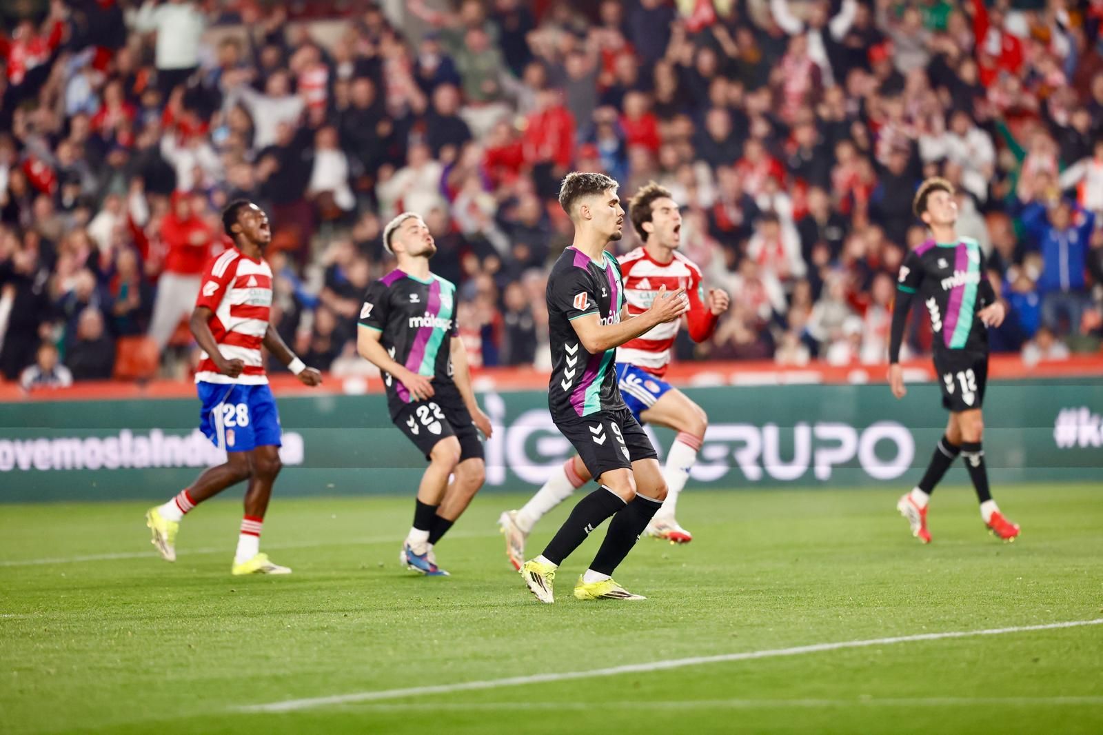 El Granada-Málaga CF, en fotos
