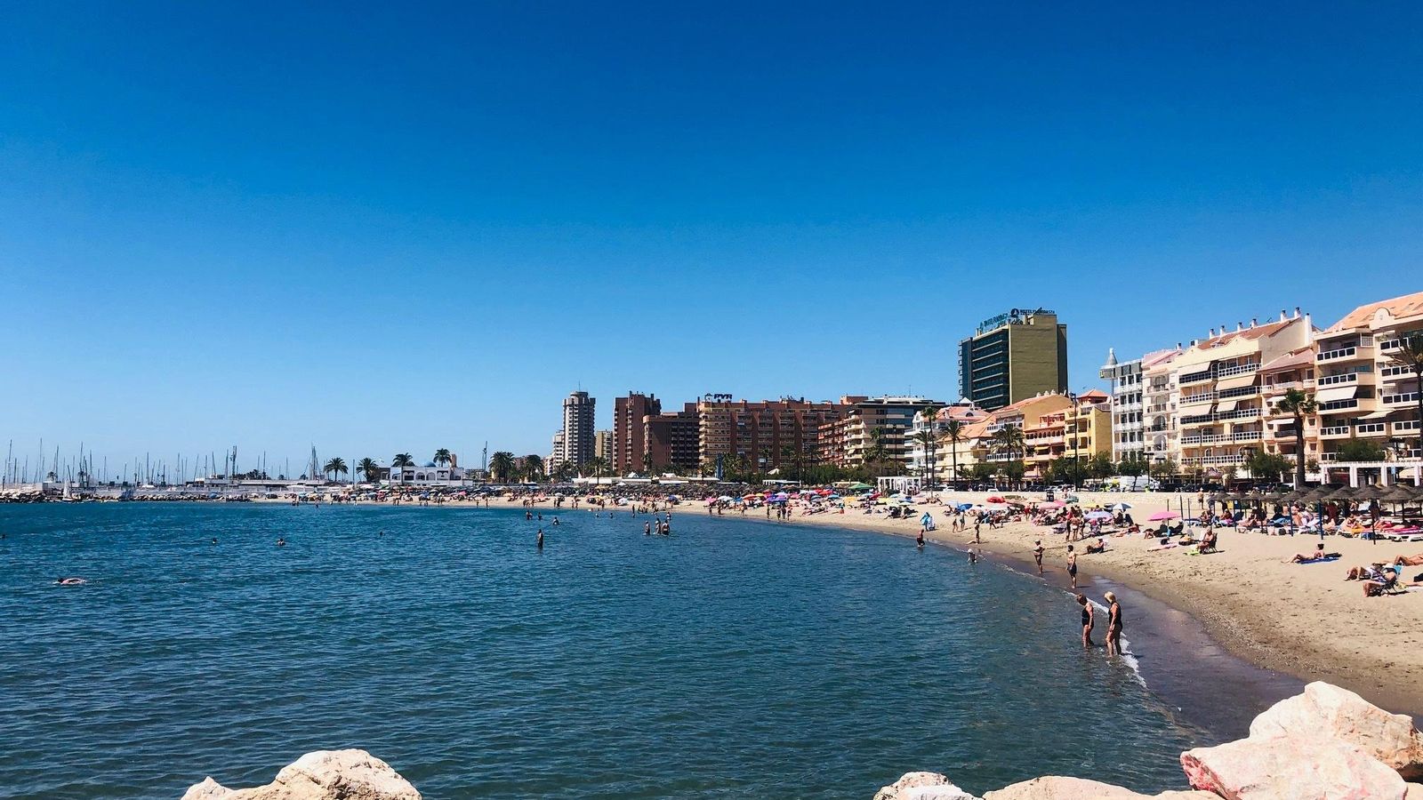 Un día de playa en Fuengirola es una de las grandes cosas de la vida.