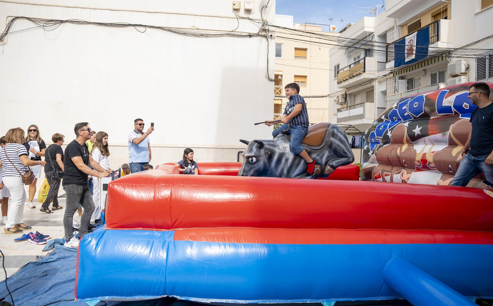 Las imágenes del taller de toros para niños y toro mecánico en Macael